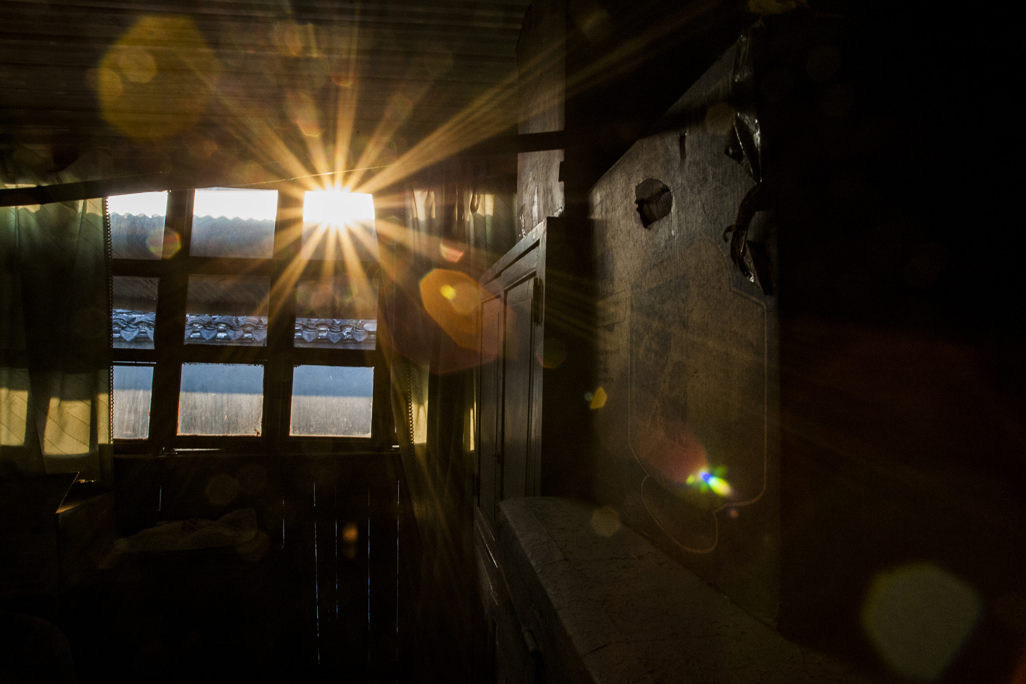 Canon EOS-1D Mark III sample photo. Old house photography