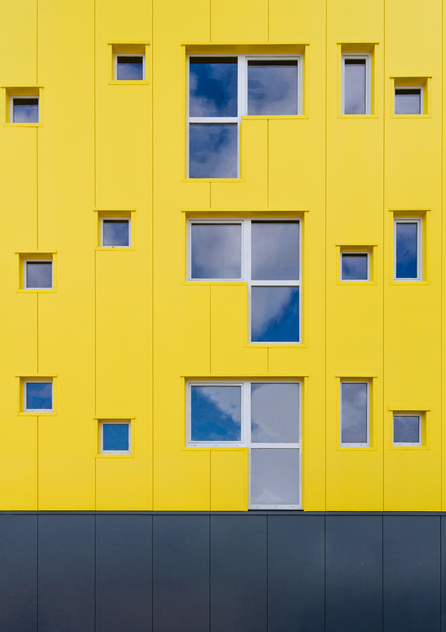 Sigma 17-70mm F2.8-4 DC Macro OS HSM | C sample photo. Tetris photography