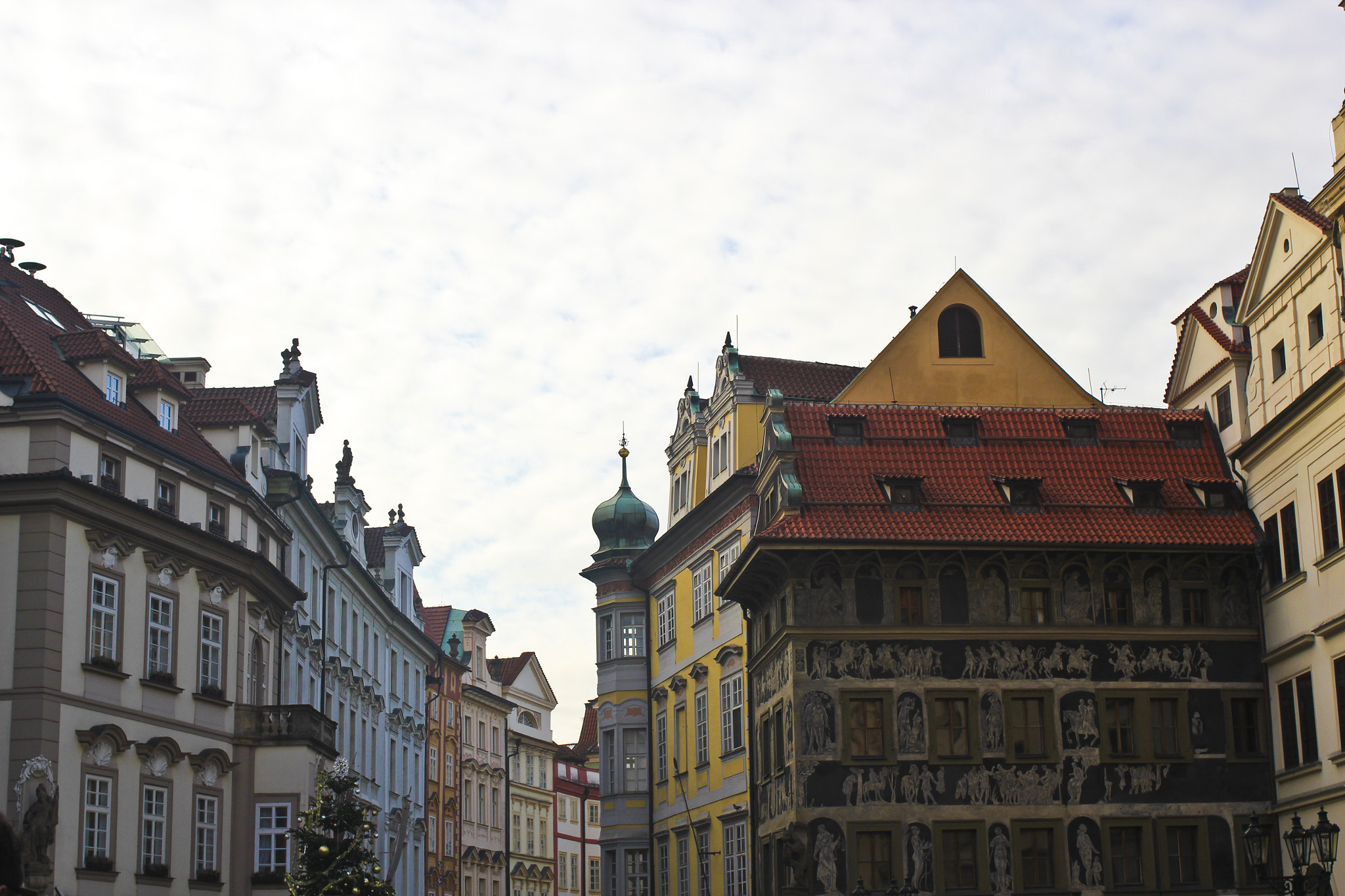 Canon EOS 550D (EOS Rebel T2i / EOS Kiss X4) + Canon EF 35mm F2 sample photo. Prague photography