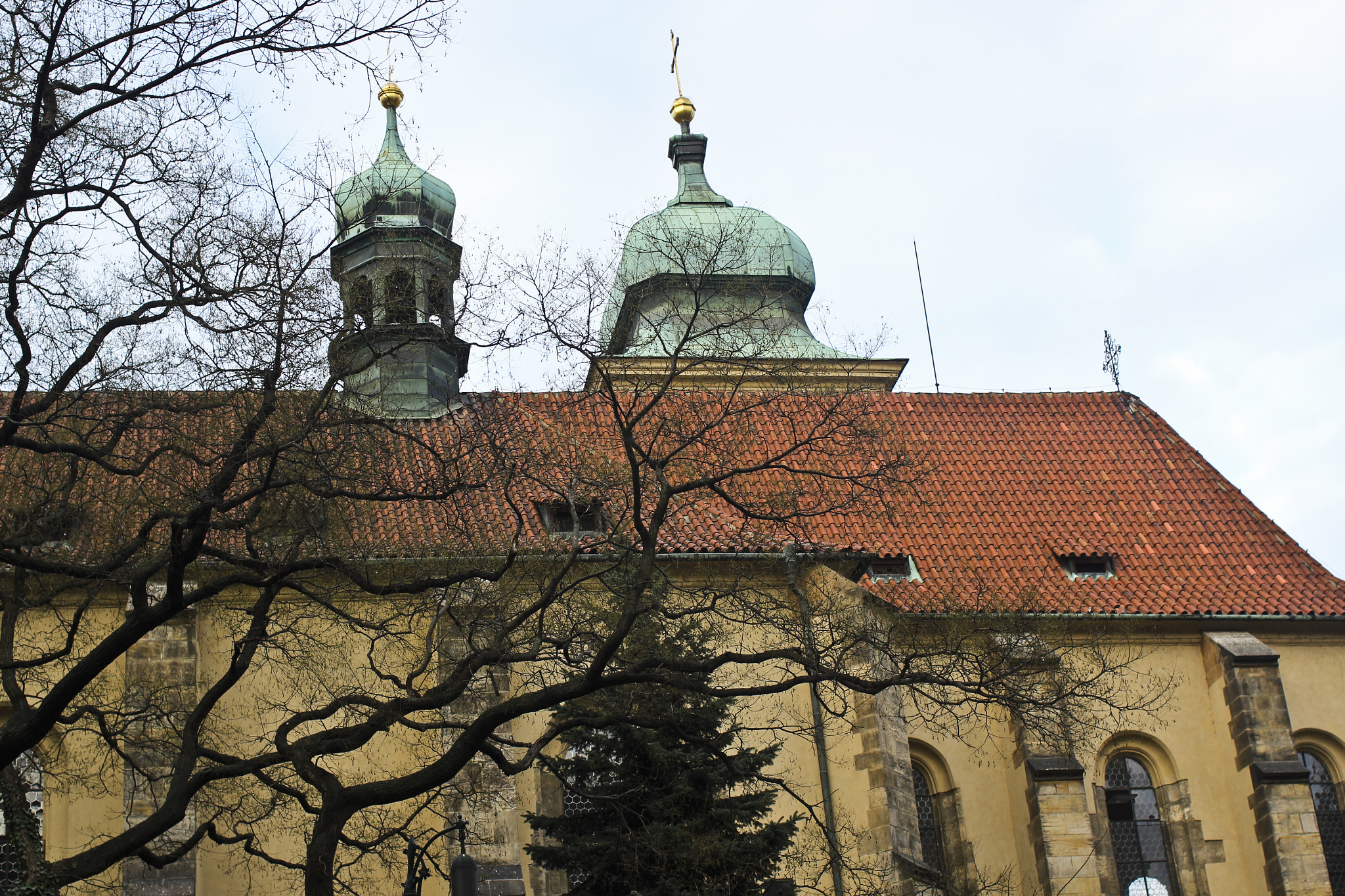 Canon EOS 550D (EOS Rebel T2i / EOS Kiss X4) + Canon EF 35mm F2 sample photo. Prague photography