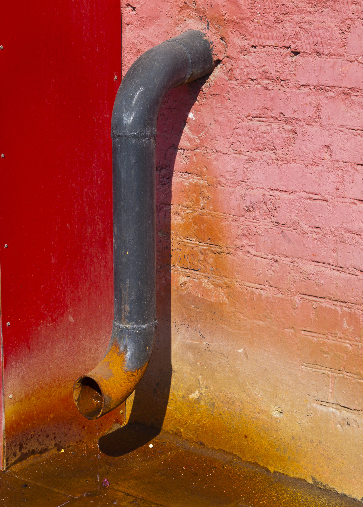 Olympus E-520 (EVOLT E-520) + SIGMA 18-50mm F2.8 DC sample photo. The pipe photography