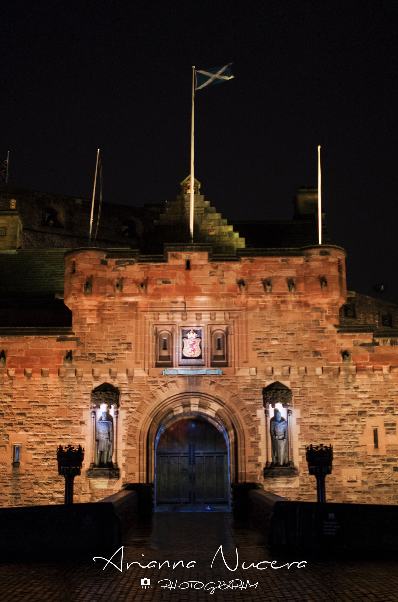 Pentax K-30 + Pentax smc DA 35mm F2.4 AL sample photo. Edinburgh castle photography