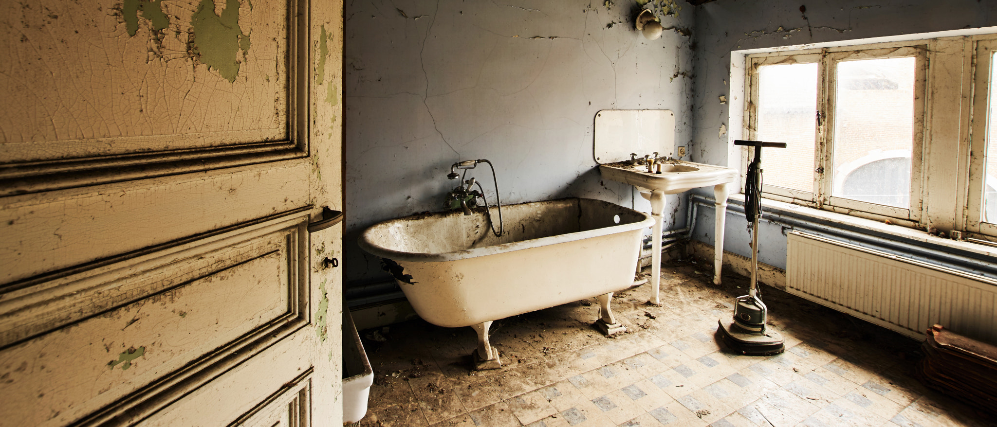 Sony ILCA-77M2 + 10-20mm F3.5 sample photo. Let's get clean! photography