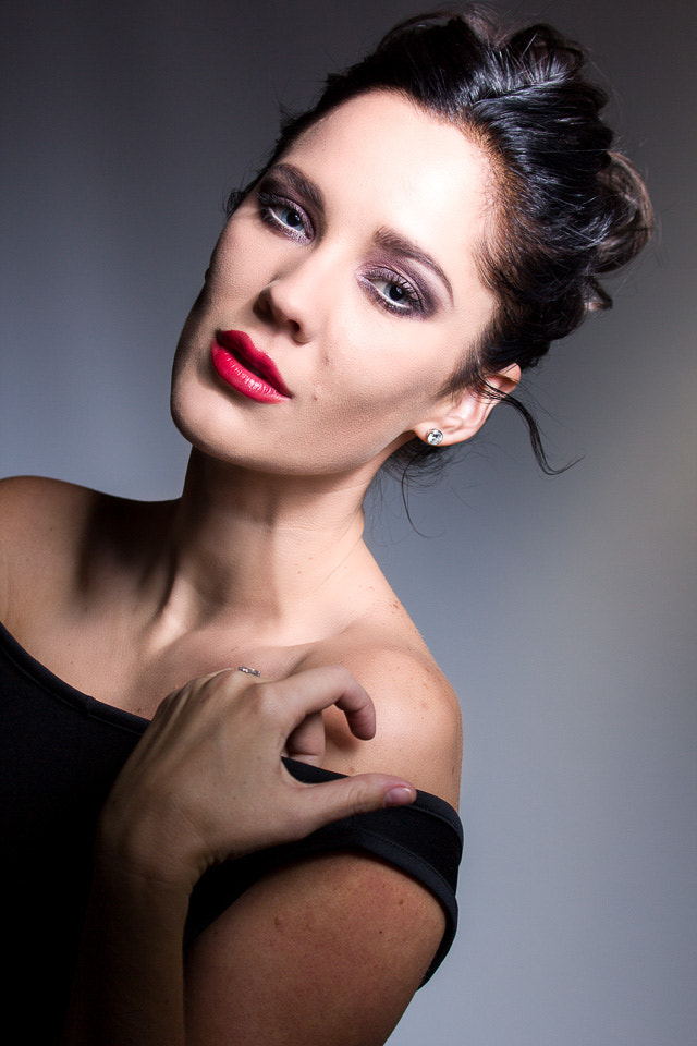Canon EF 70-300mm F4-5.6L IS USM sample photo. Elegant woman photography