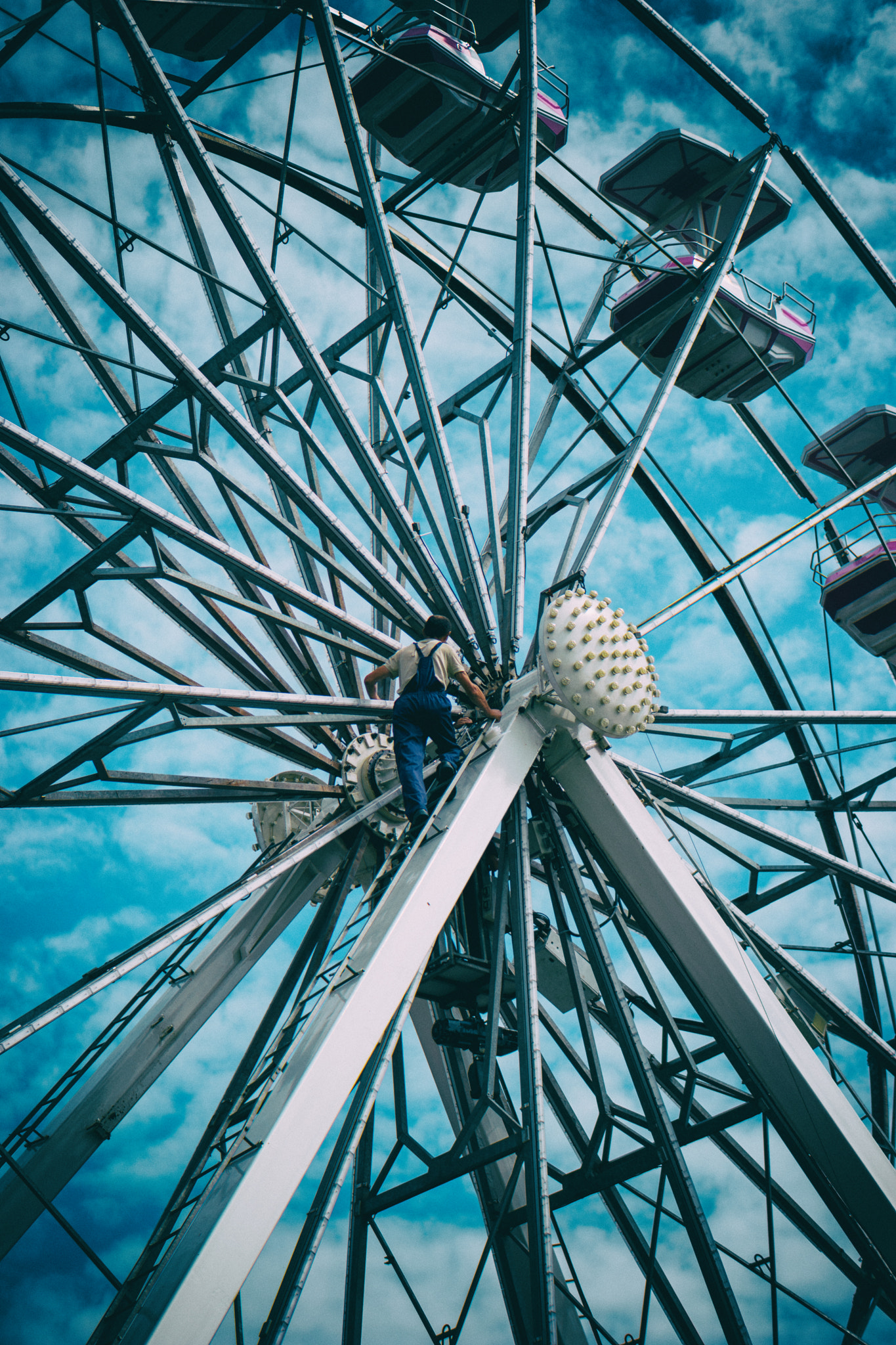 Samsung NX 45mm F1.8 sample photo. Ferris wheel photography
