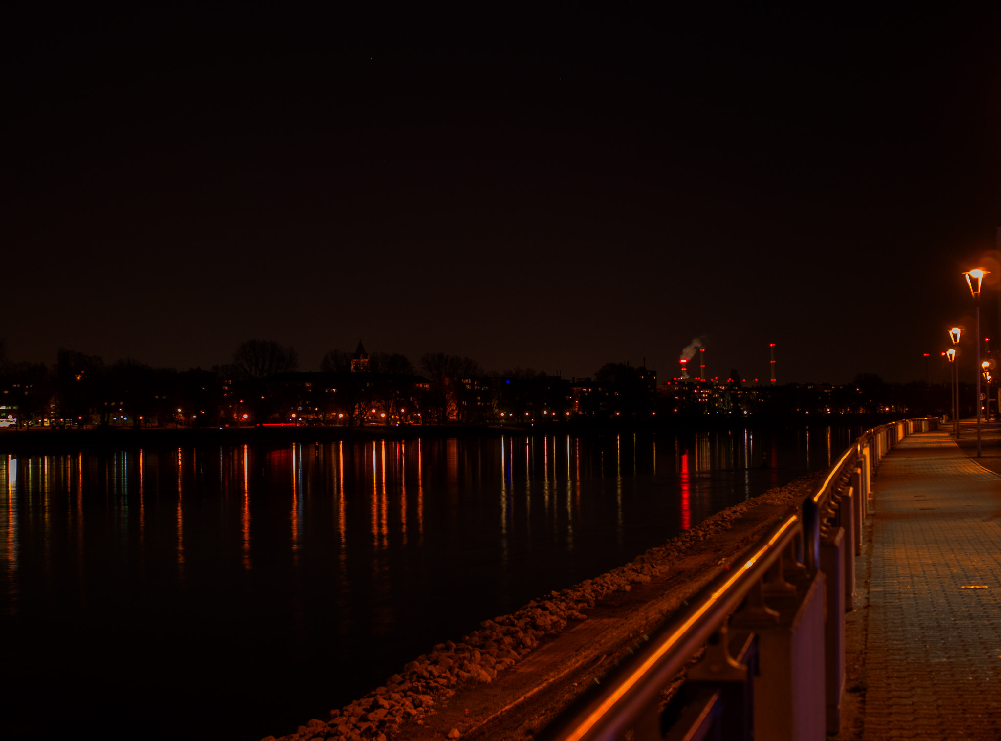 Panasonic Lumix DMC-G6 + Sigma 30mm F2.8 EX DN sample photo. Rheinpromenade photography