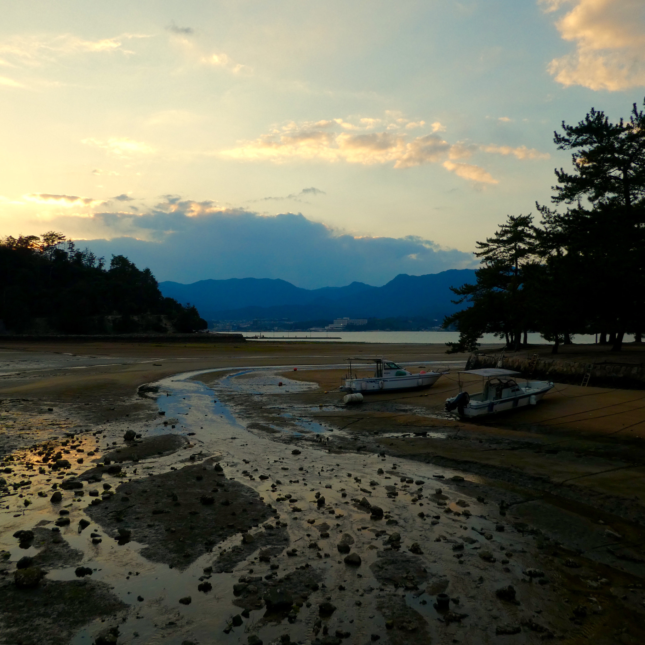 Panasonic DMC-TZ85 sample photo. 入り江 cove photography