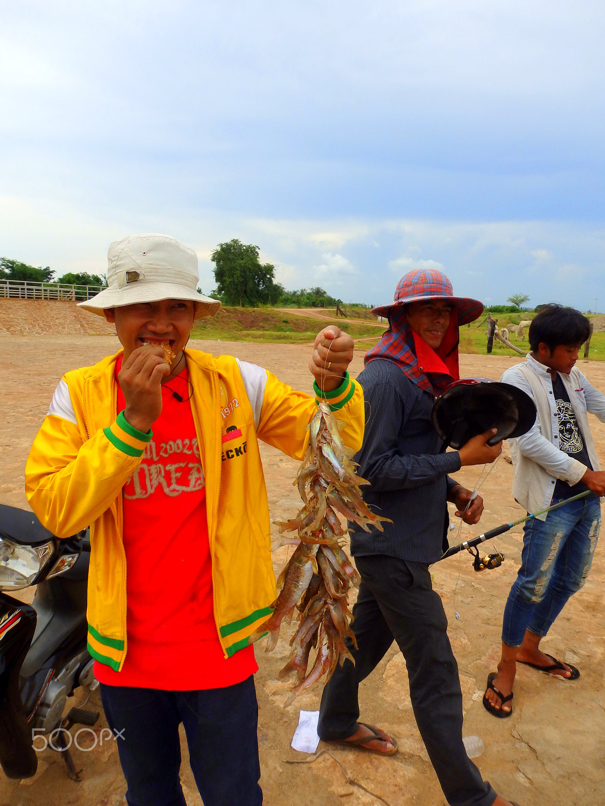 Olympus SZ-16,DZ-105 sample photo. Monsoon across cambodia photography