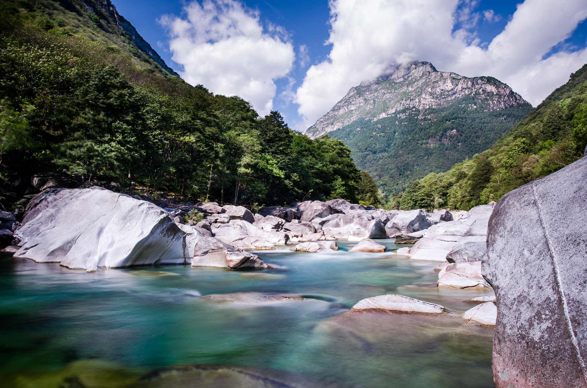 Nikon D5100 + Samyang 16mm F2 ED AS UMC CS sample photo. Verzasca - the green river photography