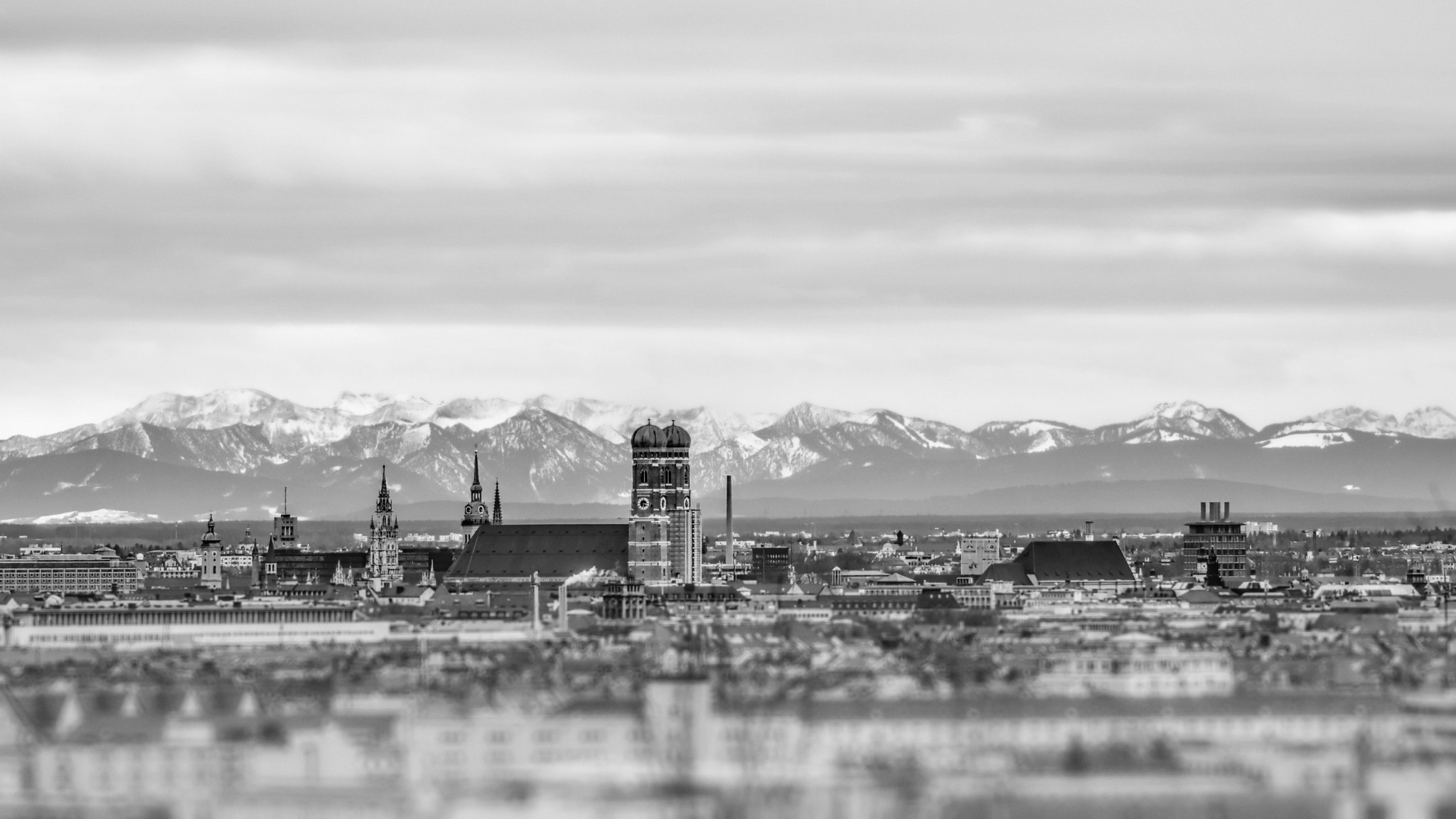 Nikon AF-S Nikkor 600mm F4D ED-IF II sample photo. Munich & mountains photography