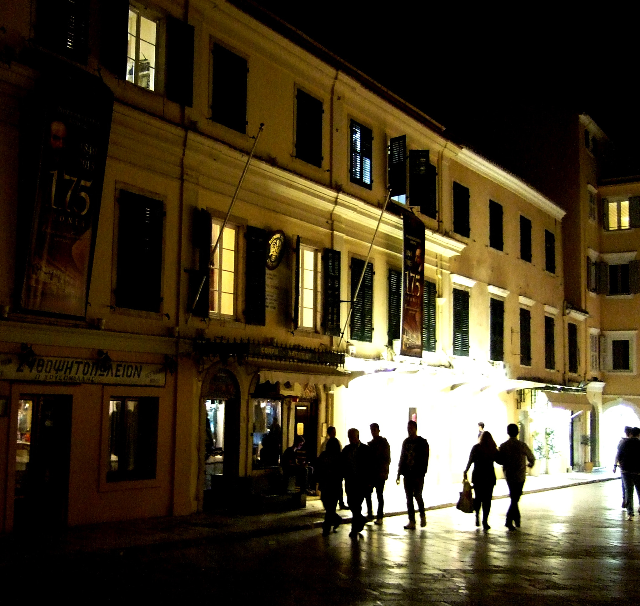 Fujifilm FinePix F31fd sample photo. In front of "palea" photography