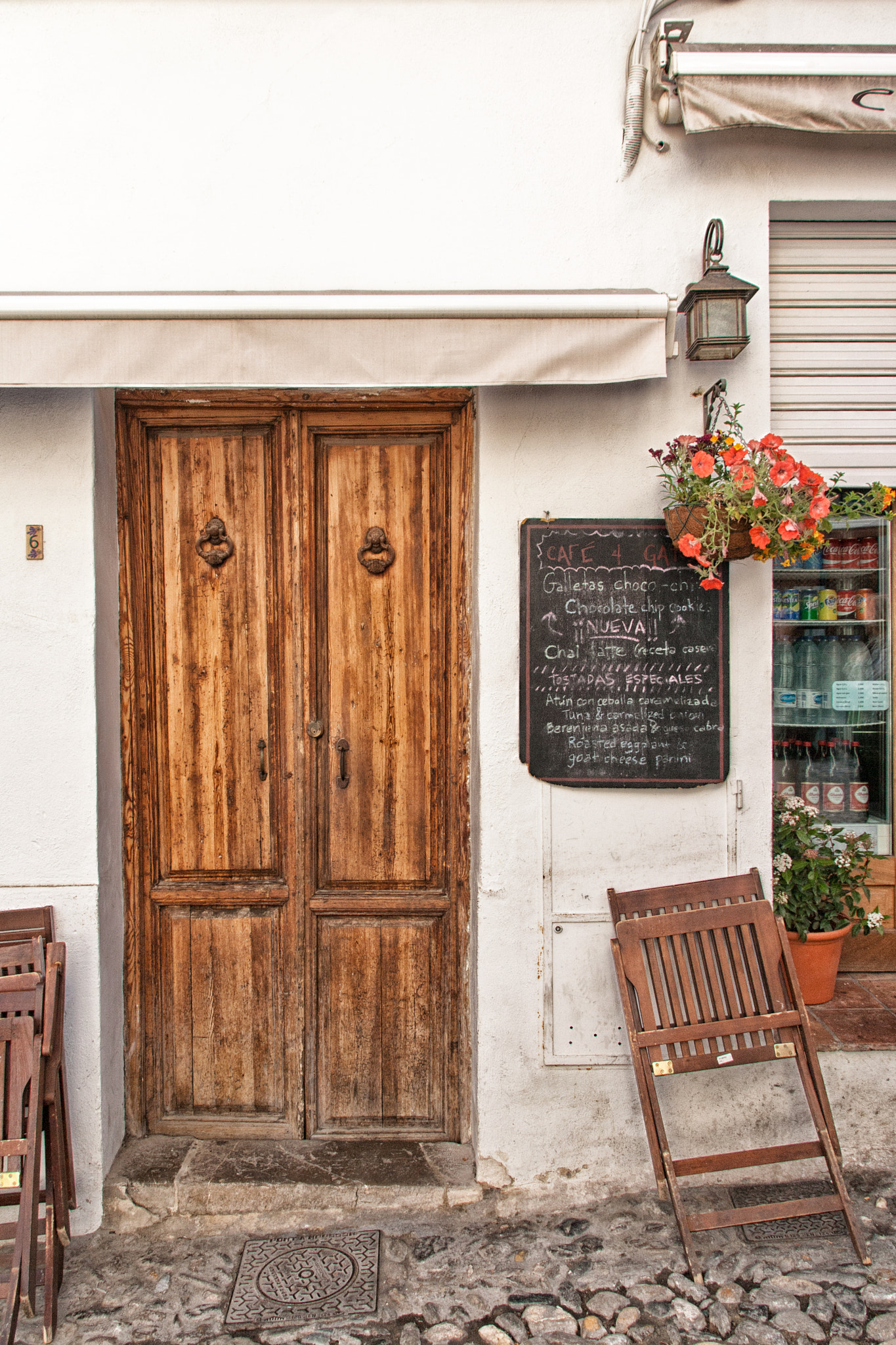 Sigma 18-200mm f/3.5-6.3 DC OS sample photo. Cafe, closed for siesta photography