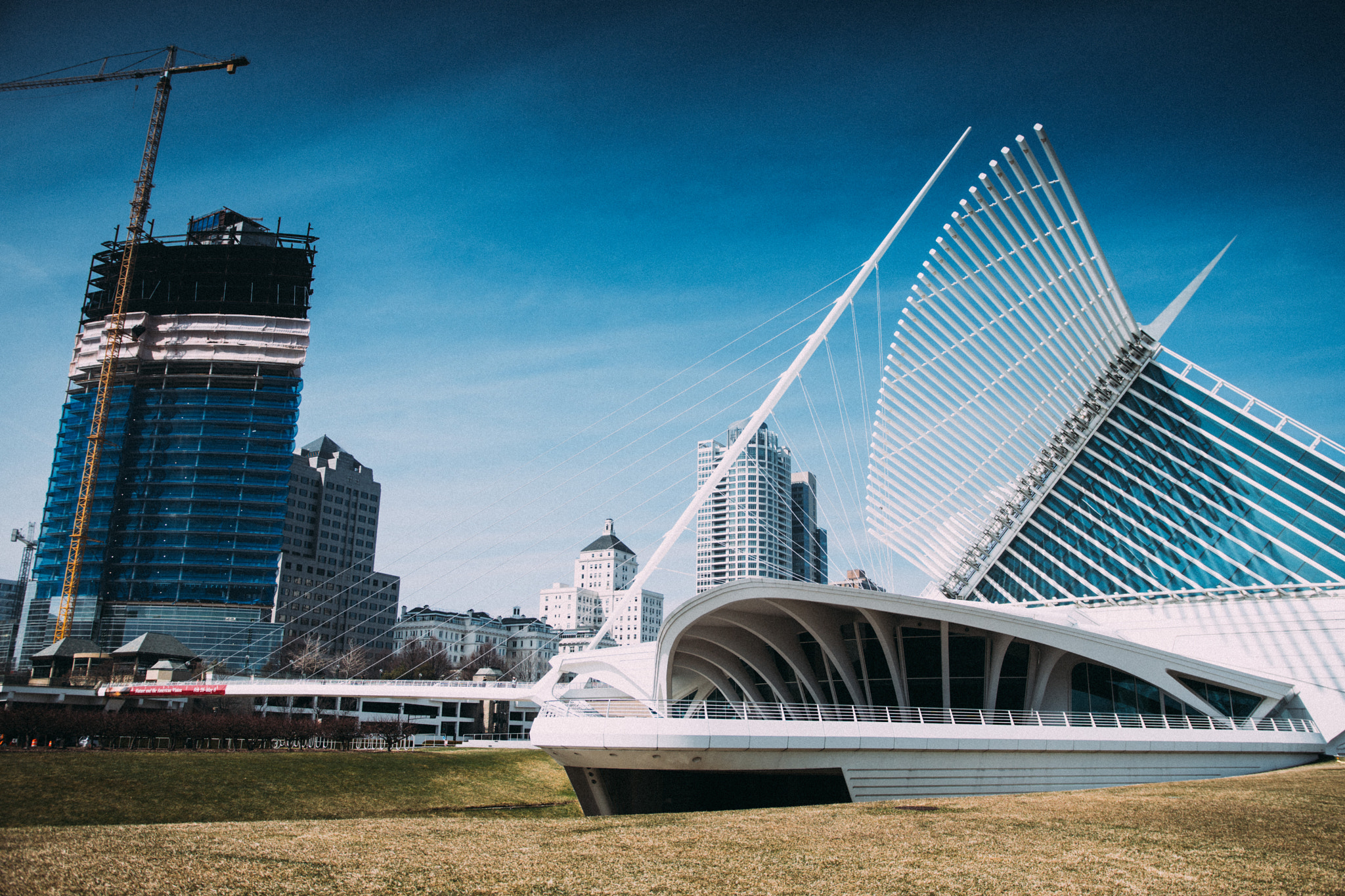 Sony a6300 + Sony DT 50mm F1.8 SAM sample photo. Milwaukee art museum photography