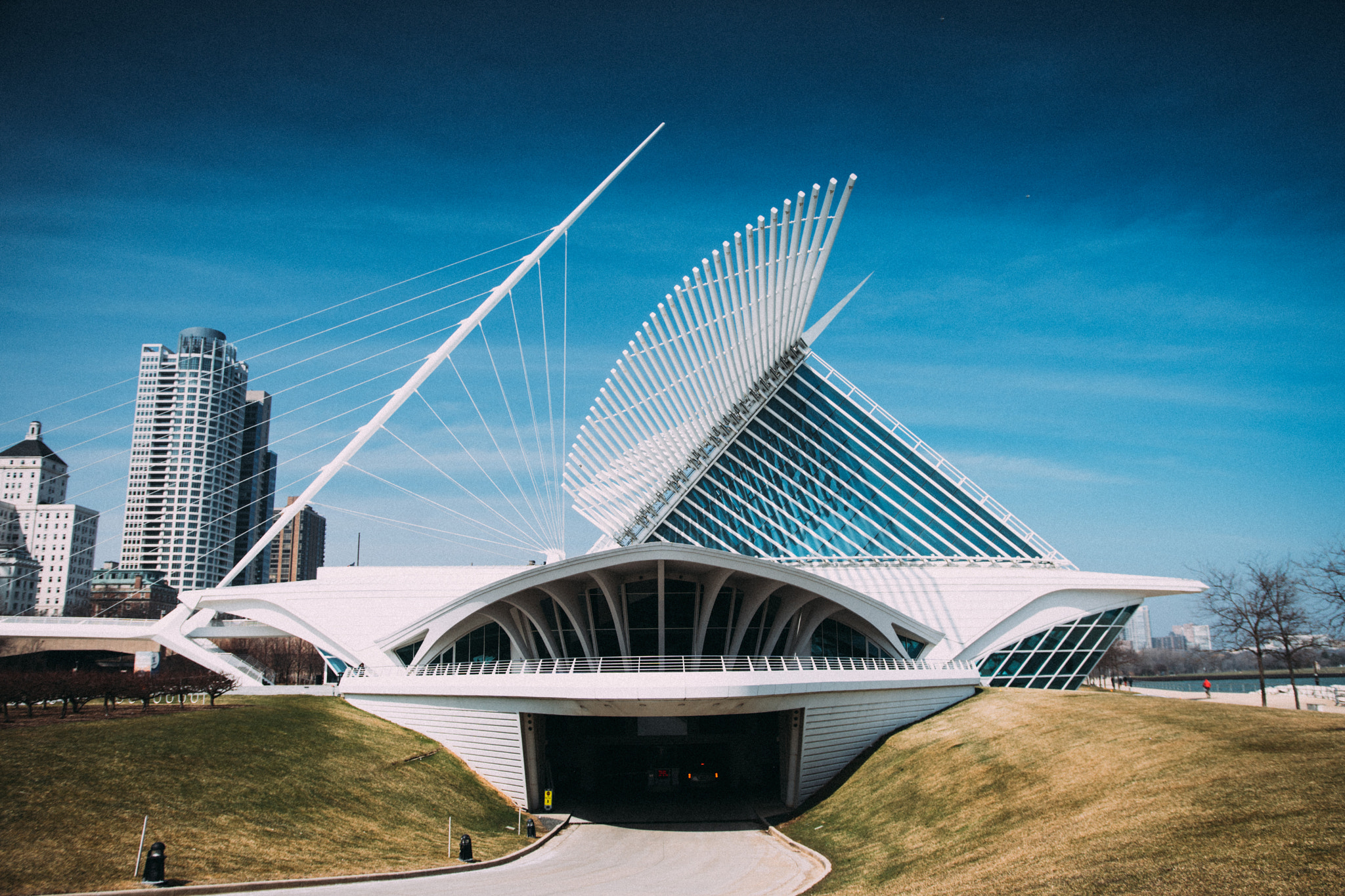 Sony a6300 + Sony DT 50mm F1.8 SAM sample photo. Milwaukee art museum photography