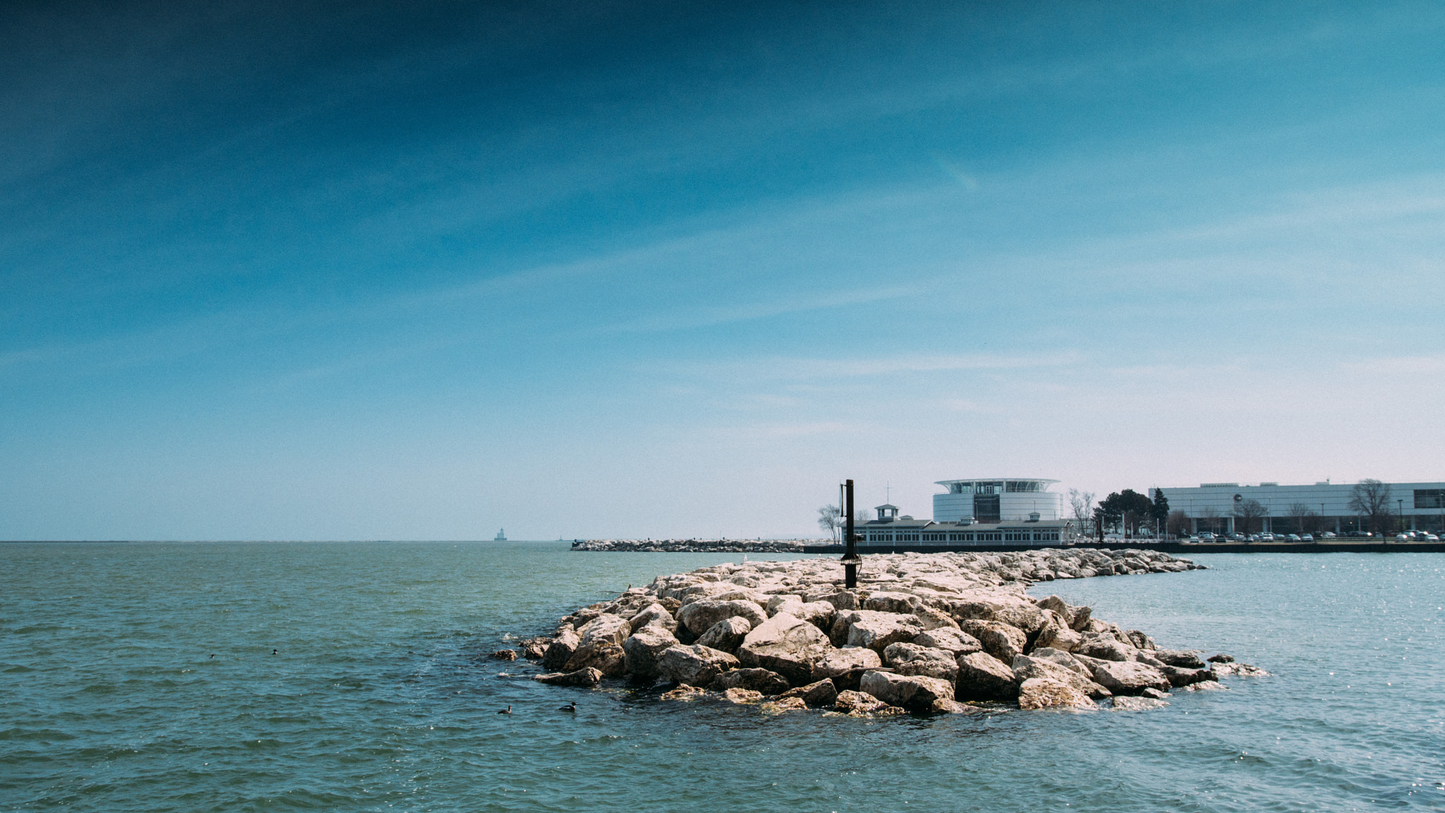 Sony a6300 + Sony DT 50mm F1.8 SAM sample photo. Great lake photography