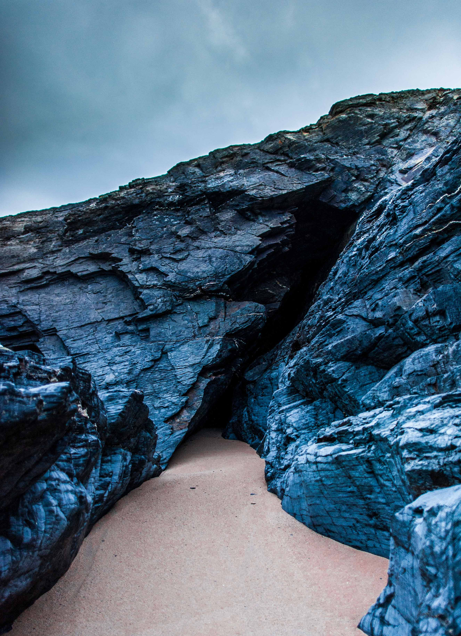 Nikon AF-S Nikkor 24mm F1.4G ED sample photo. On the rocks photography