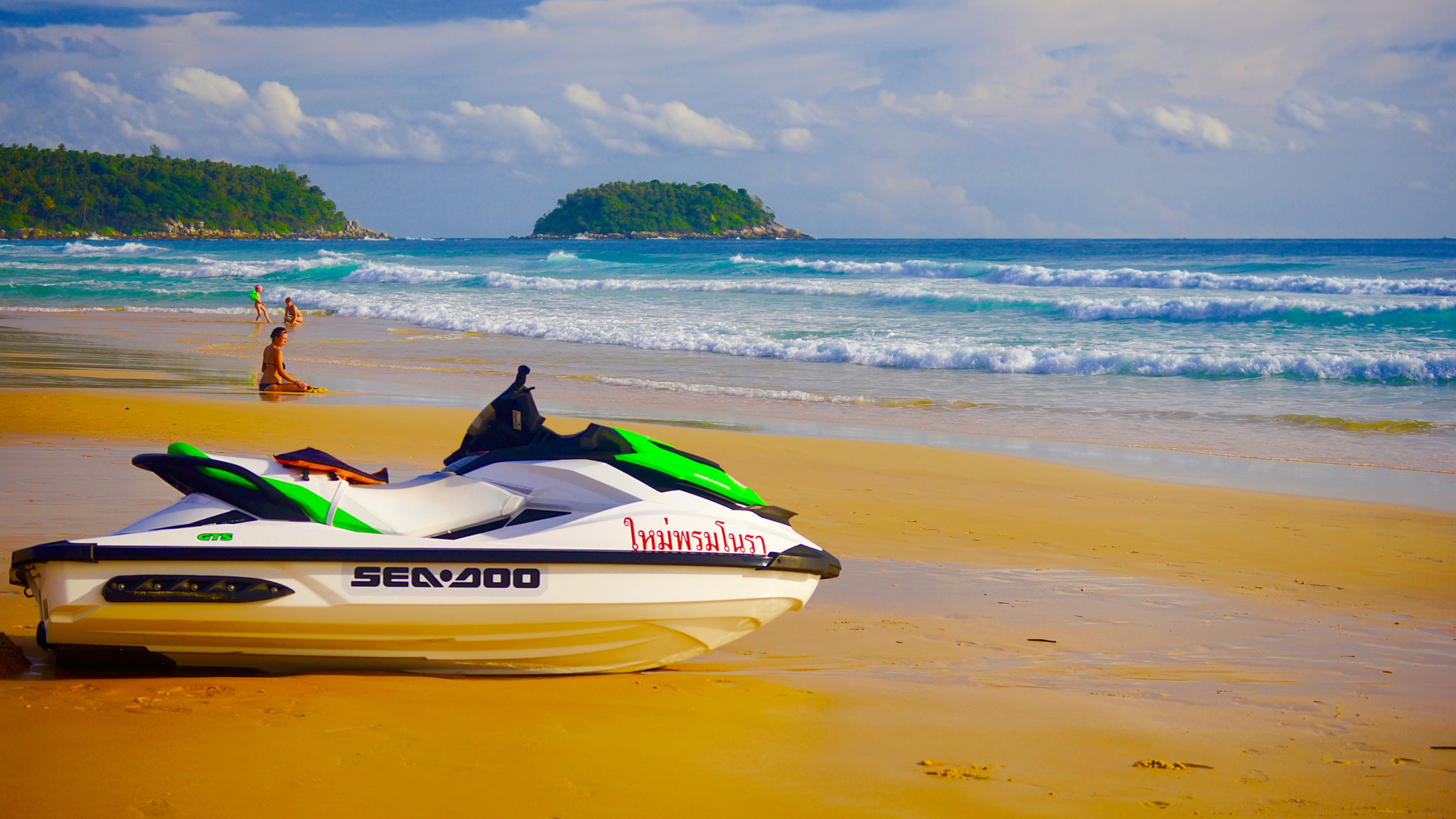 Sony 70-300mm F4.5-5.6 G SSM sample photo. Karon beach, phuket, thailand photography