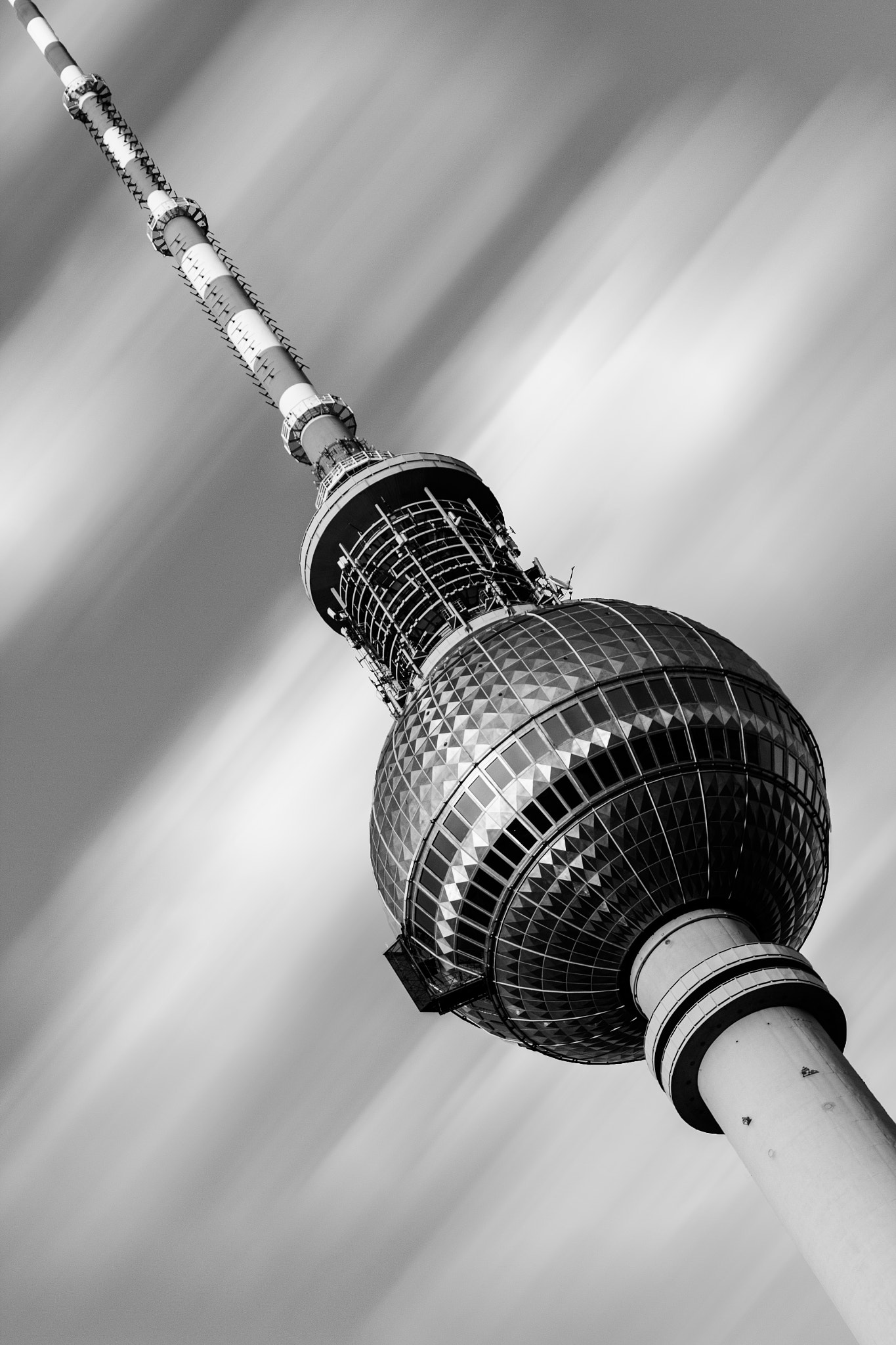 Tamron SP AF 70-200mm F2.8 Di LD (IF) MACRO sample photo. Fernsehturm berlin photography