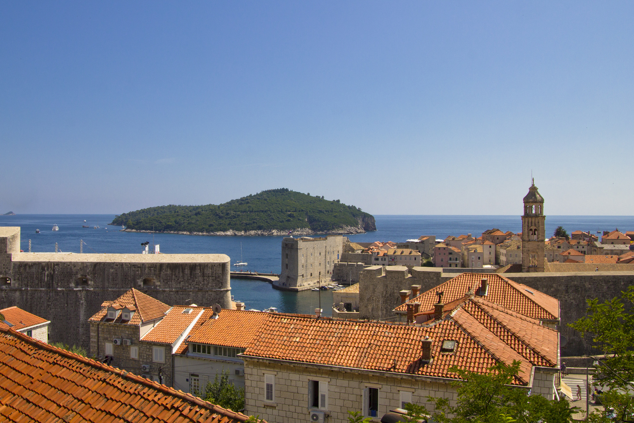 Canon EOS 550D (EOS Rebel T2i / EOS Kiss X4) + Sigma 18-50mm f/2.8 Macro sample photo. Dubrovnik photography