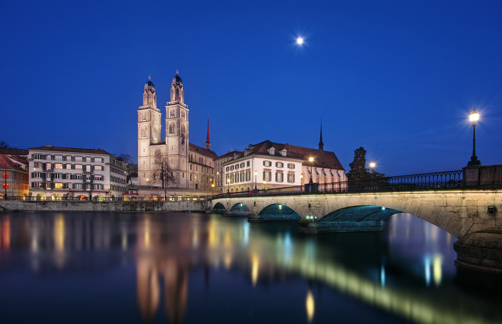 Sigma SD1 sample photo. Zurich grossmuenster photography