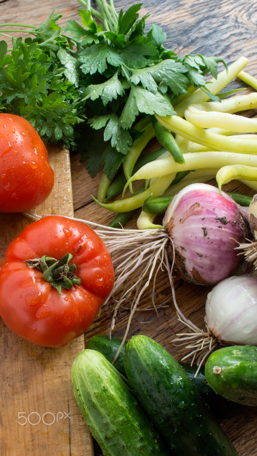 Minolta AF 28-85mm F3.5-4.5 sample photo. Several vegetables on wooden chopping board and table. photography