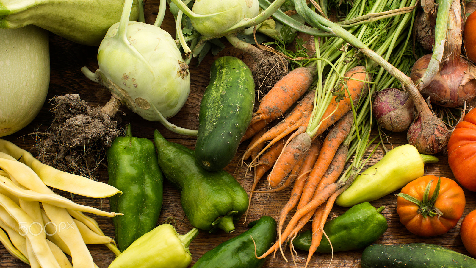 Sony SLT-A77 + Minolta AF 28-85mm F3.5-4.5 sample photo. Several vegetables on wooden chopping board and table. photography