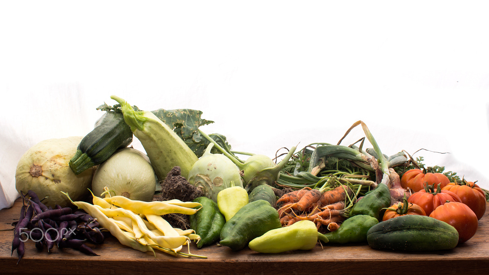 Sony SLT-A77 + Minolta AF 28-85mm F3.5-4.5 sample photo. Several vegetables on wooden chopping board and table. photography