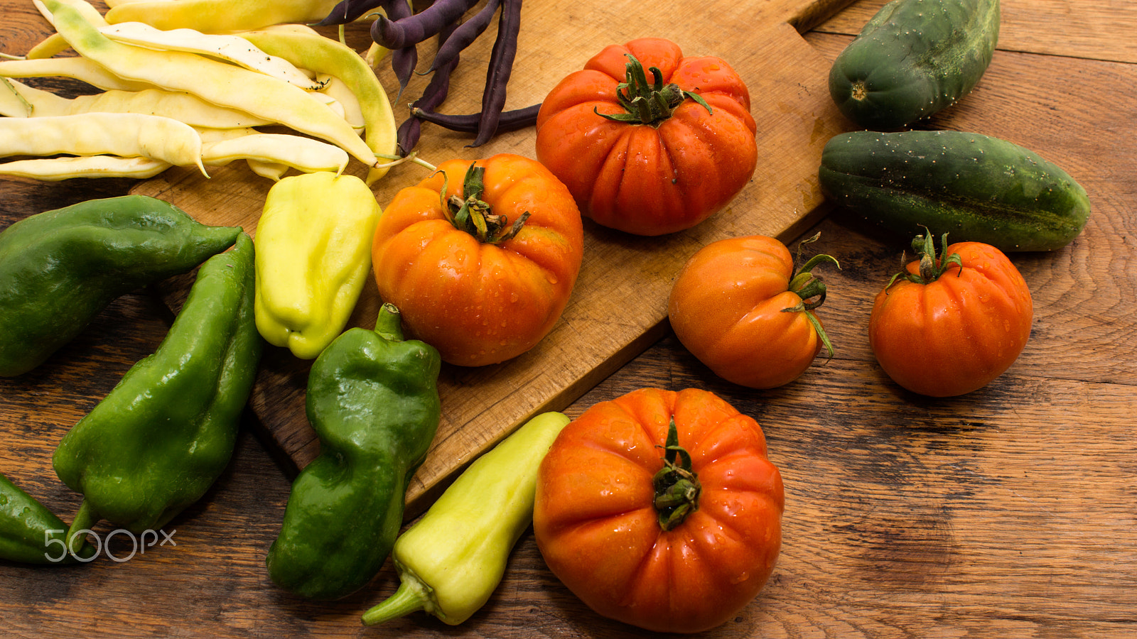 Sony SLT-A77 + Minolta AF 28-85mm F3.5-4.5 sample photo. Several vegetables on wooden chopping board and table. photography