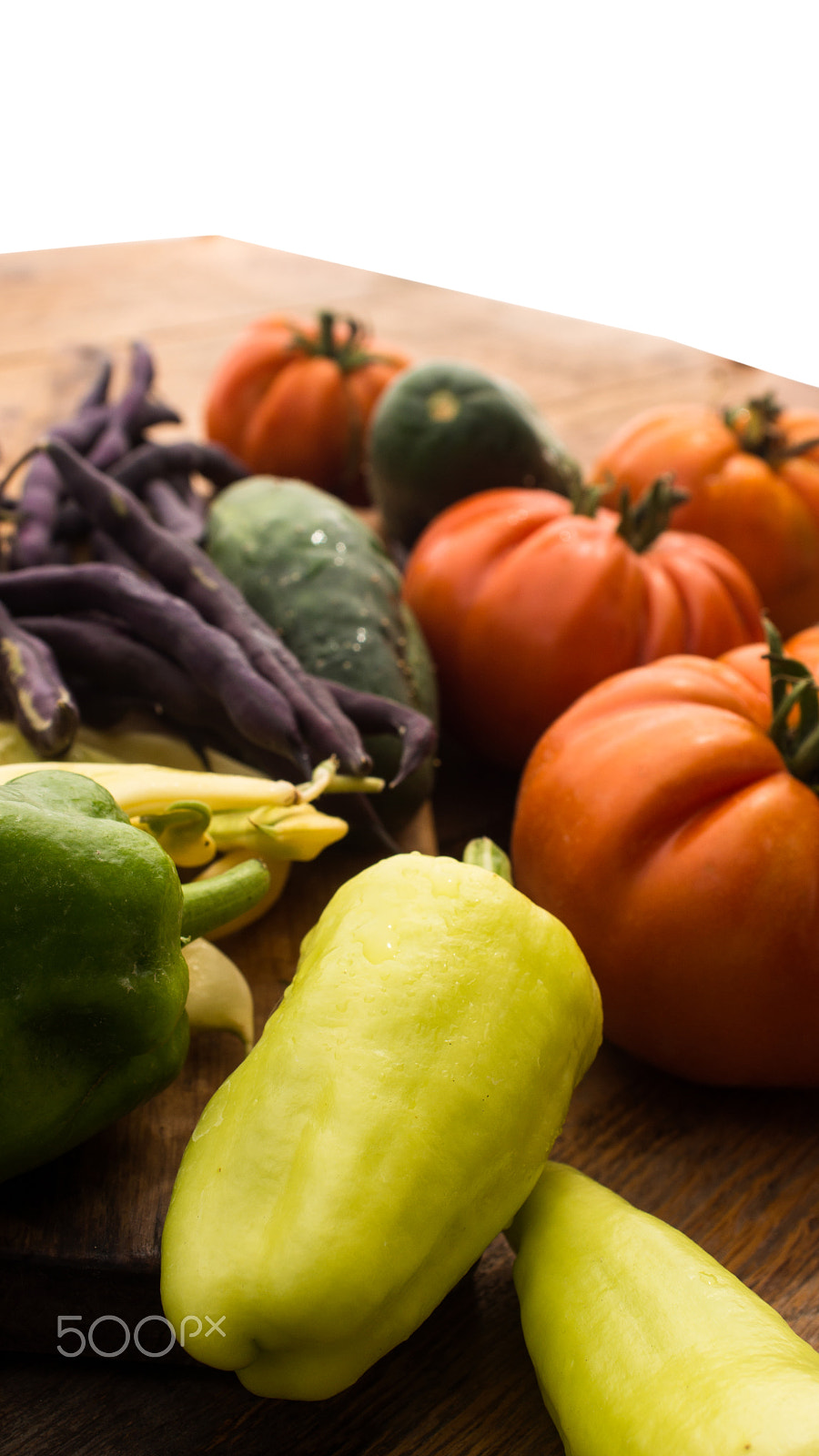 Sony SLT-A77 + Minolta AF 28-85mm F3.5-4.5 sample photo. Several vegetables on wooden chopping board and table. photography