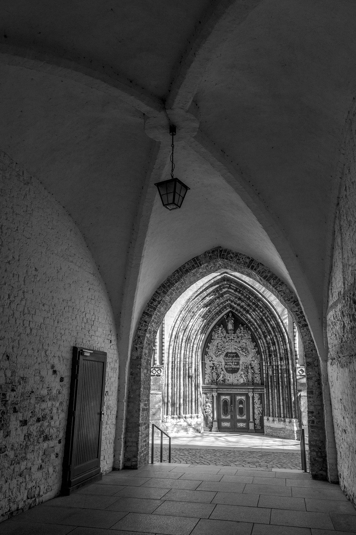 Canon EF-S 18-135mm F3.5-5.6 IS STM sample photo. Stralsund in b&w photography
