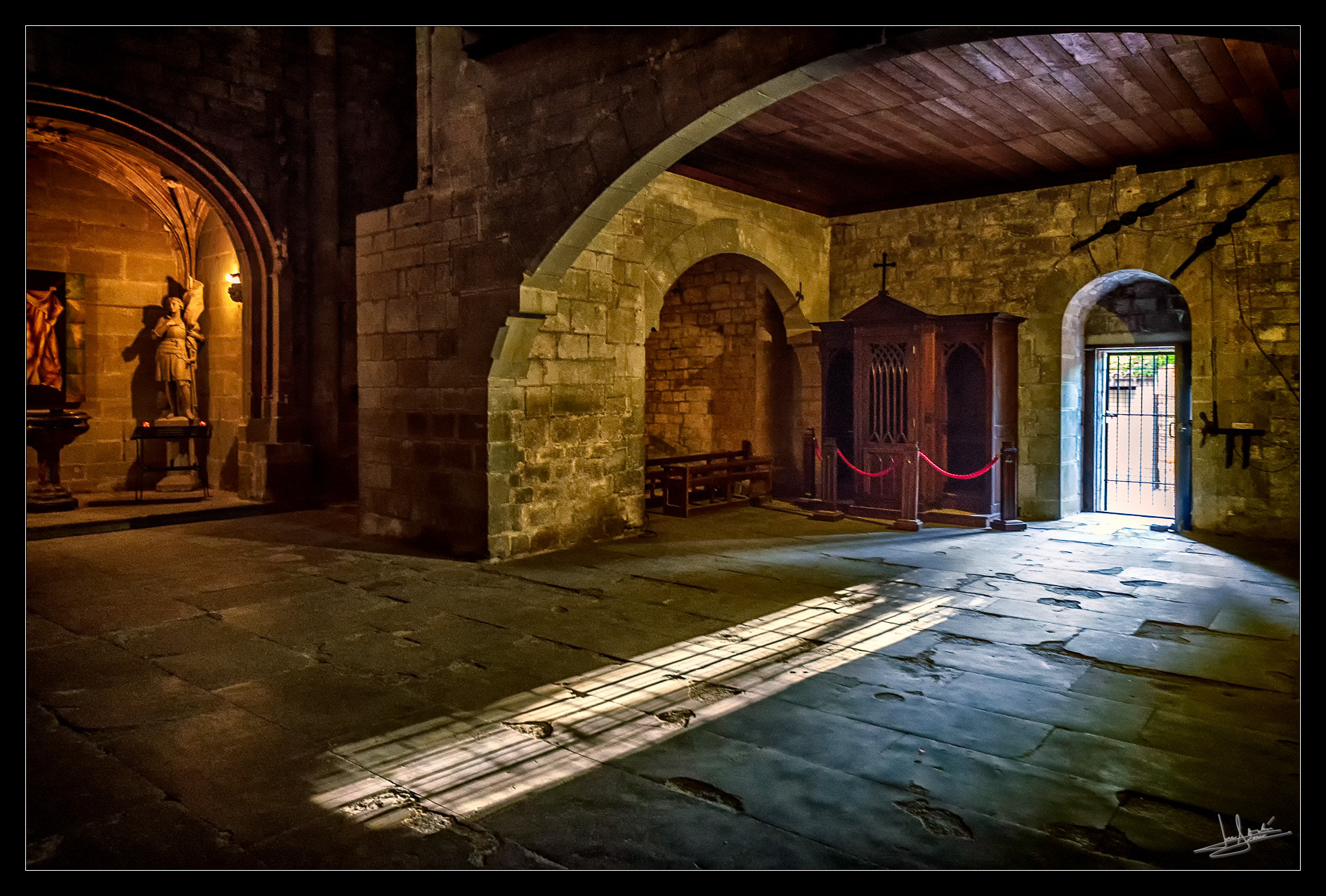 Sigma 8-16mm F4.5-5.6 DC HSM sample photo. Exit photography