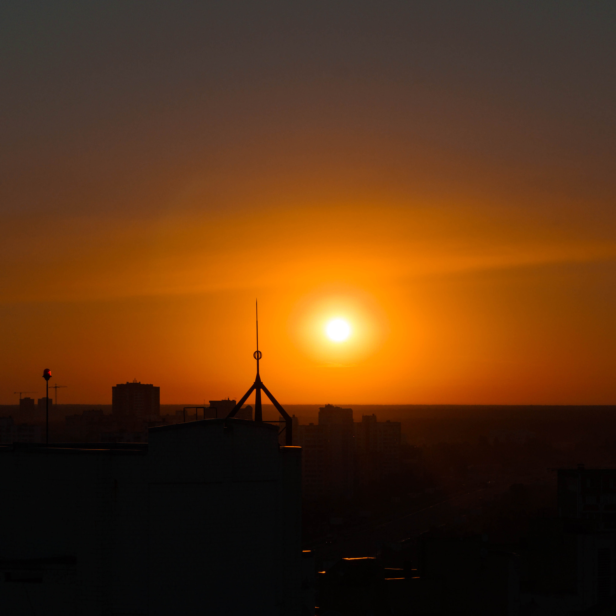 Sony SLT-A65 (SLT-A65V) + Sony DT 18-55mm F3.5-5.6 SAM sample photo. 4:50 am on the roof photography