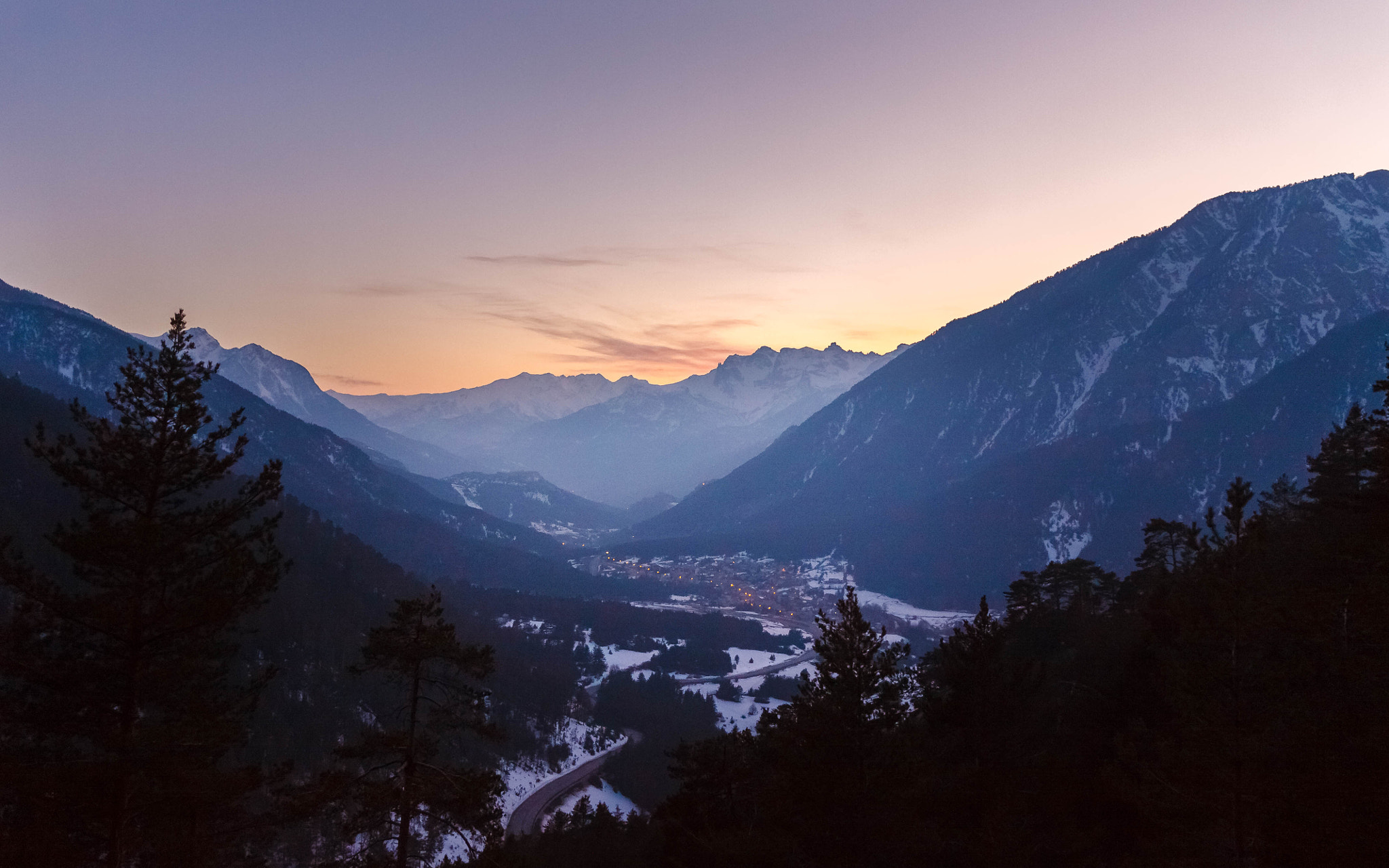 Canon EF-S 10-18mm F4.5–5.6 IS STM sample photo. Alpine valley at dusk photography