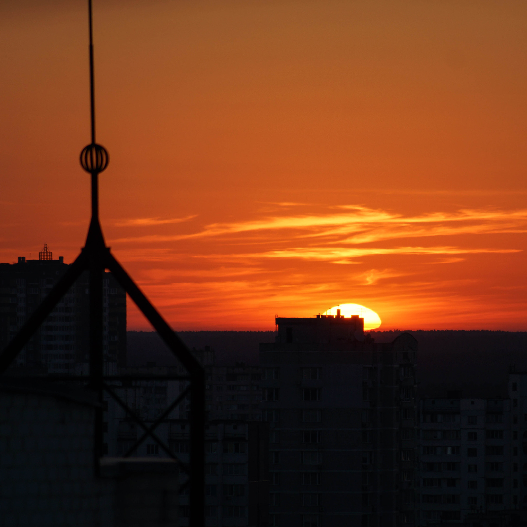 Sony SLT-A65 (SLT-A65V) + Sony DT 55-200mm F4-5.6 SAM sample photo. 04:34 am on the roof photography