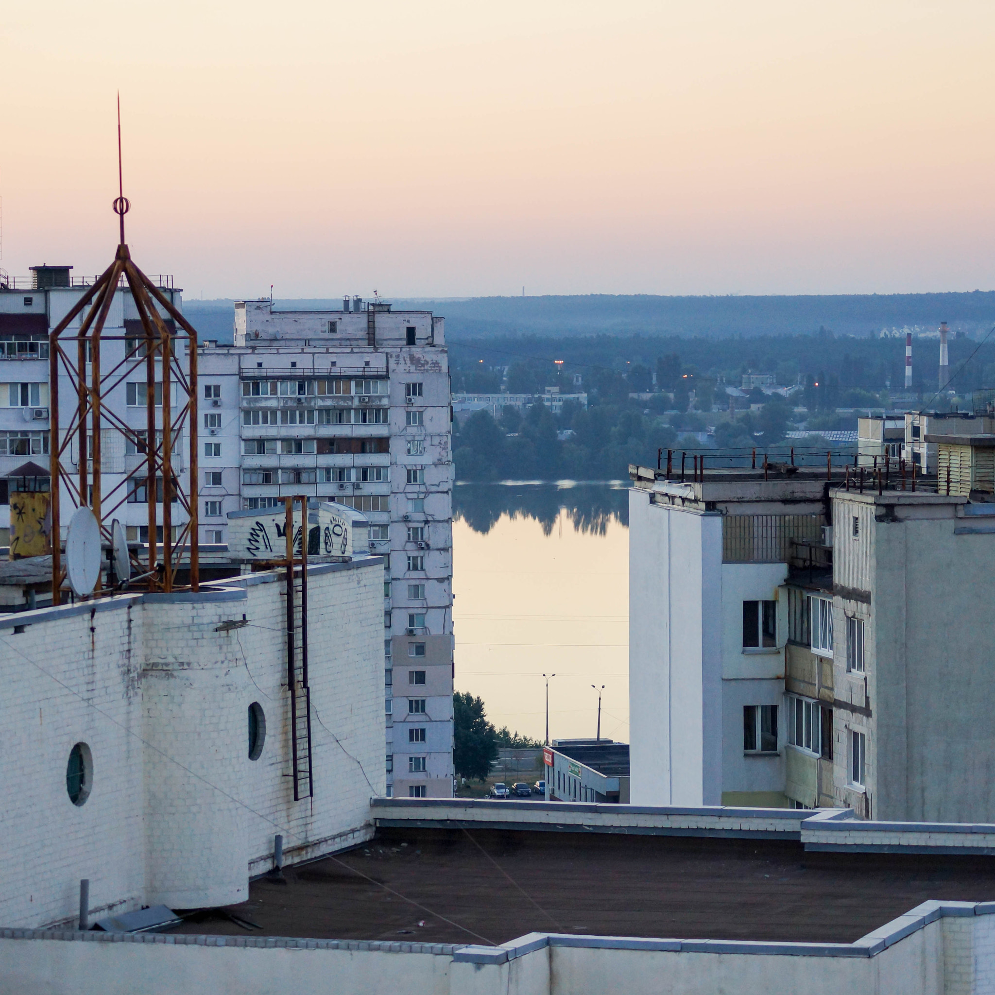 Sony SLT-A65 (SLT-A65V) + Sony DT 55-200mm F4-5.6 SAM sample photo. Roof photography