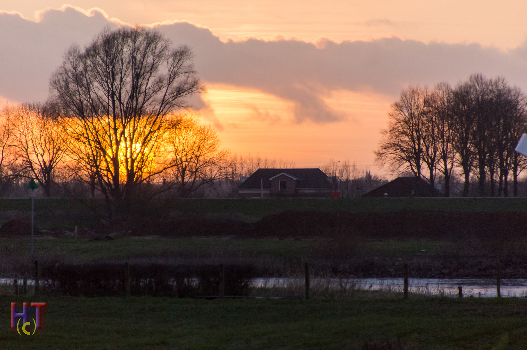 Sony SLT-A55 (SLT-A55V) + DT 18-270mm F3.5-6.3 sample photo. Sunset at the ijssel photography