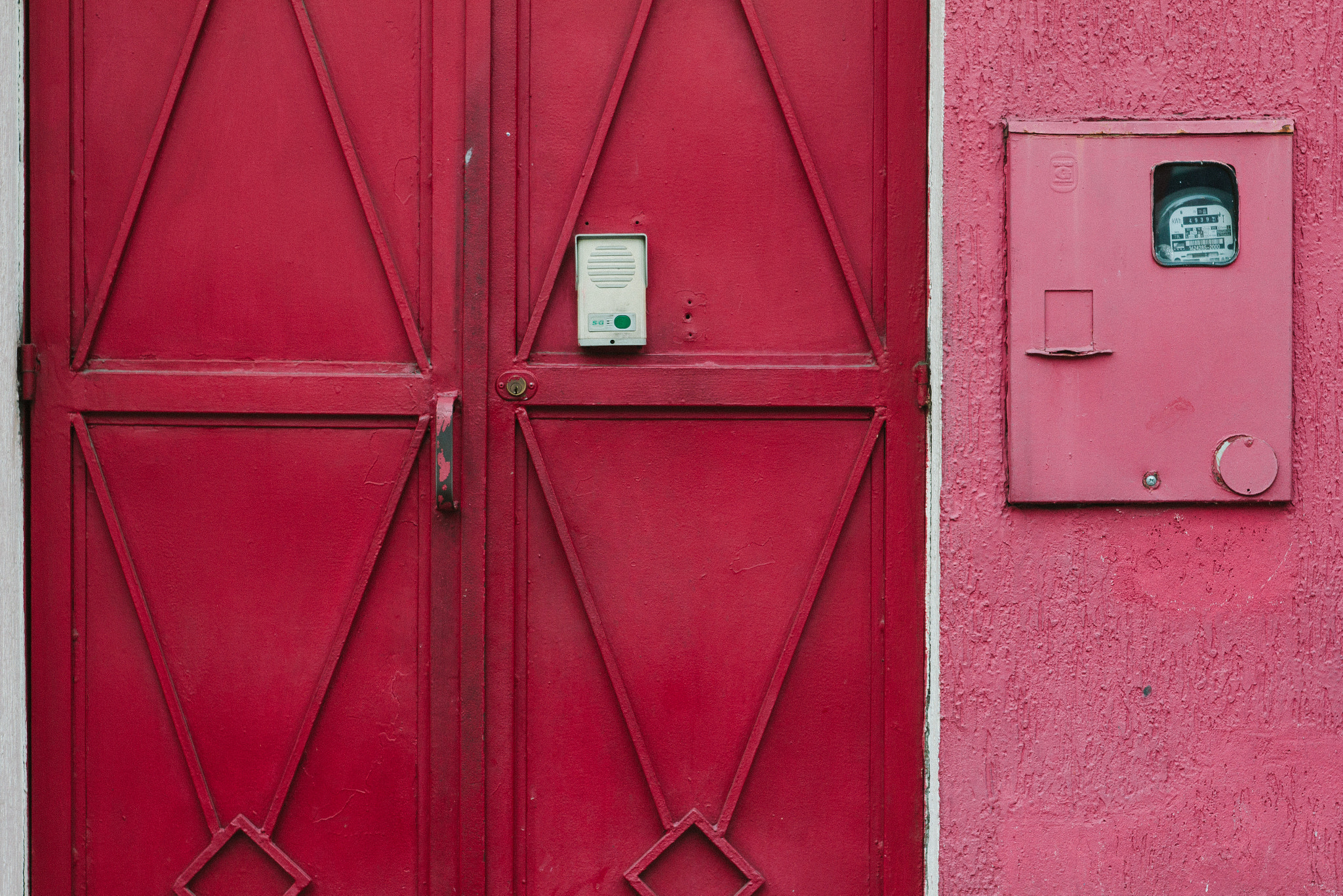 Canon EF 35-80mm f/4-5.6 sample photo. Color-coordinated photography