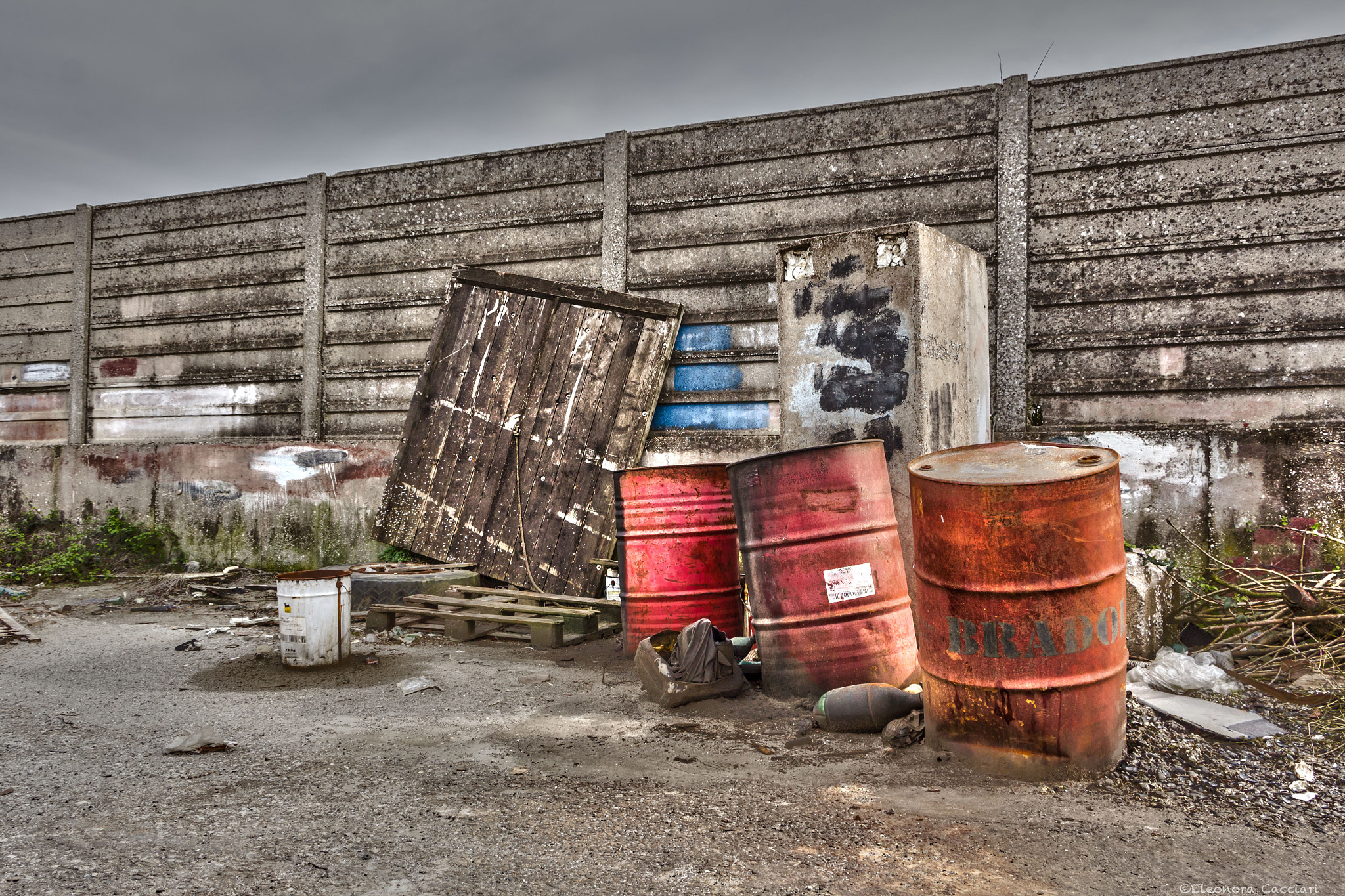 Canon EF-S 18-135mm F3.5-5.6 IS STM sample photo. Fusti rossi photography