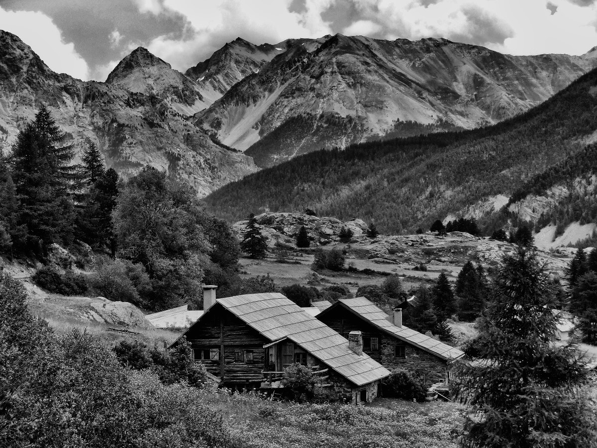 CASIO EX-H15 sample photo. Briancon photography