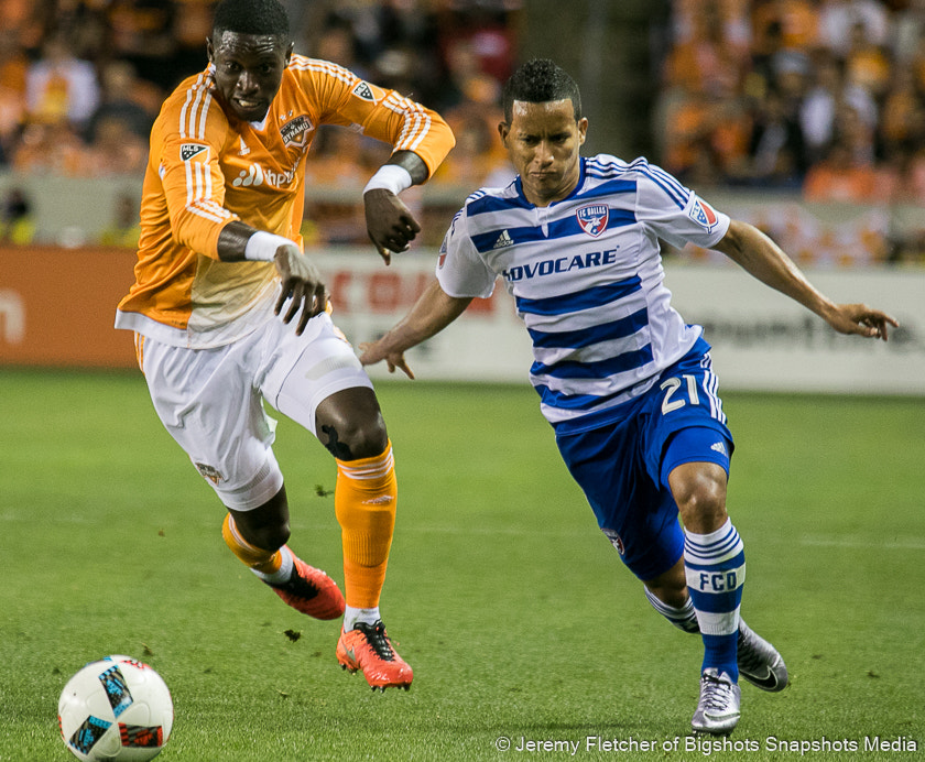 Canon EOS 7D Mark II + Sigma 100-300mm f/4 sample photo. Houston dynamo night game photography