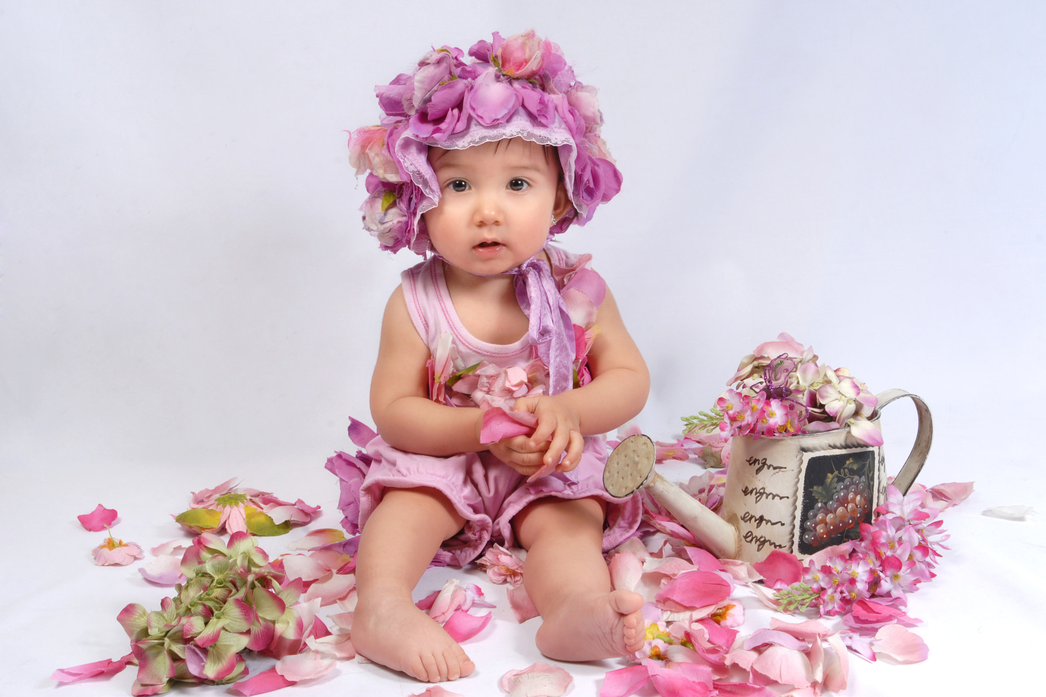 AF Zoom-Nikkor 28-100mm f/3.5-5.6G sample photo. Baby luciana photography