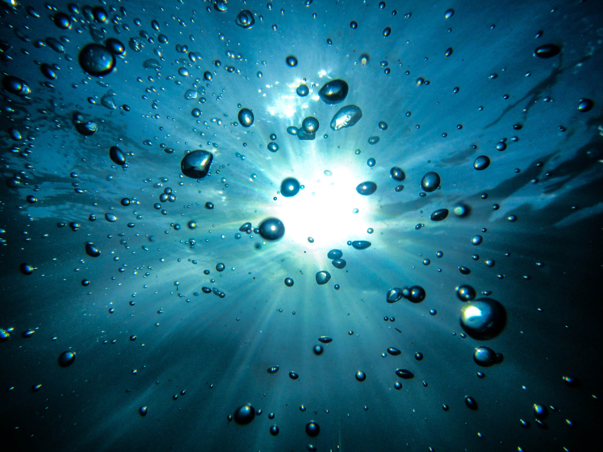 Canon PowerShot D20 sample photo. Underwater bubbles photography