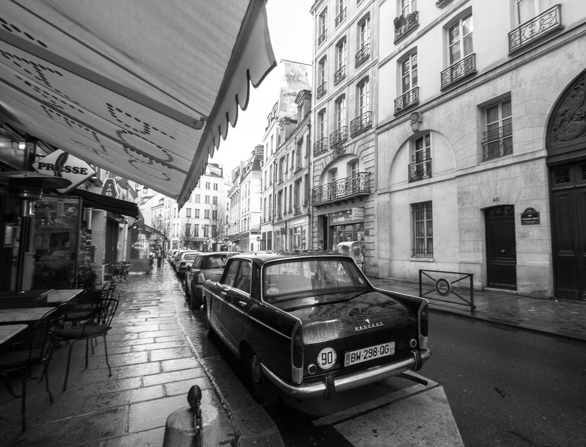 Canon EOS 100D (EOS Rebel SL1 / EOS Kiss X7) sample photo. Rainy paris photography