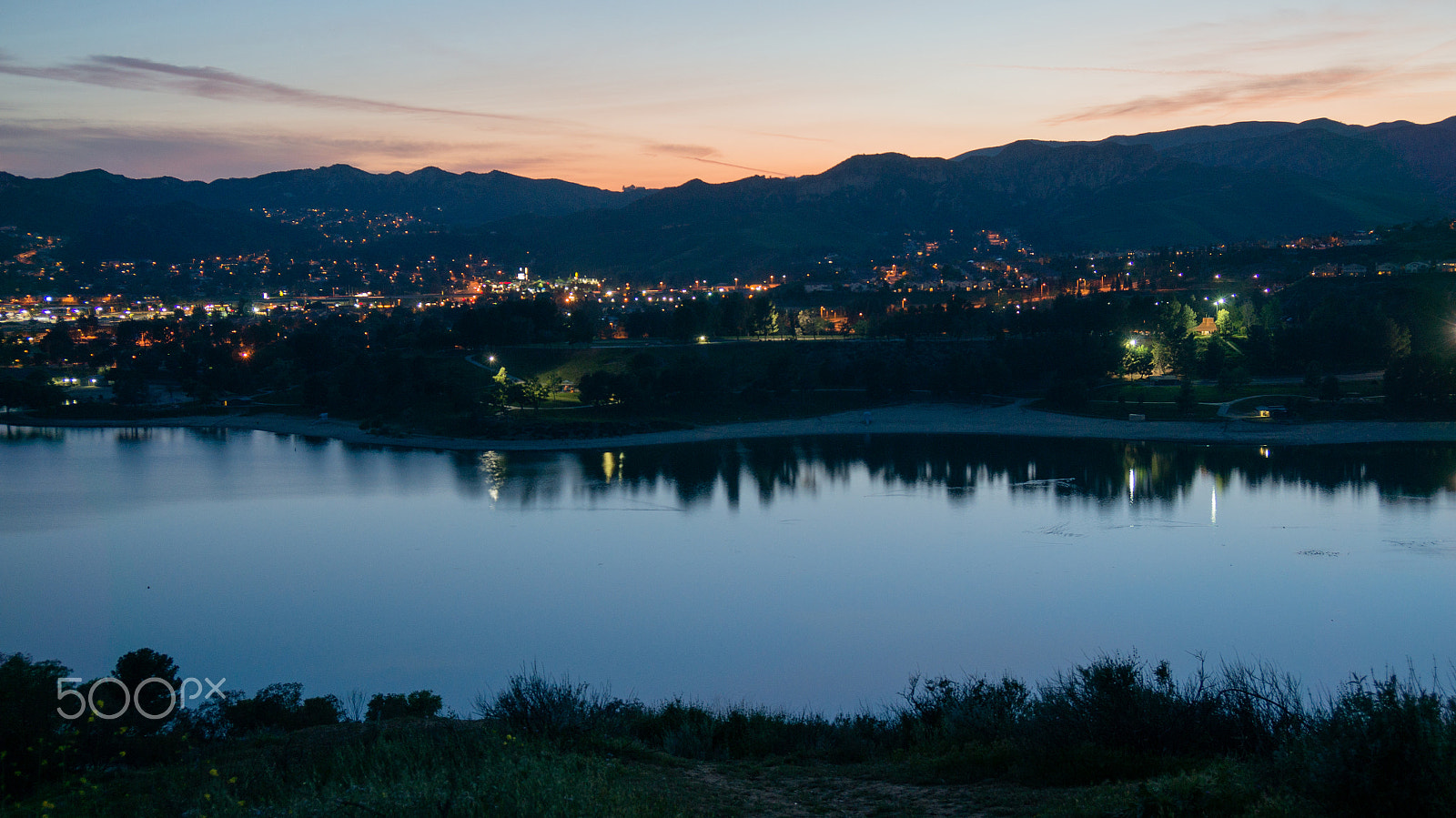 Sony Alpha NEX-5T + Sony Vario-Tessar T* E 16-70mm F4 ZA OSS sample photo. Peaceful town at dusk photography