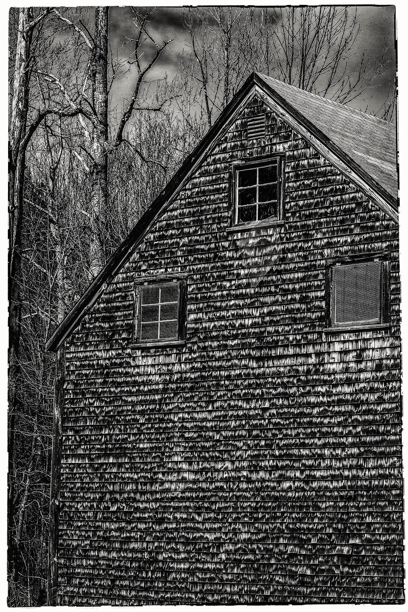 Canon EF 75-300mm F4.0-5.6 IS USM sample photo. Outbuilding in black and white photography