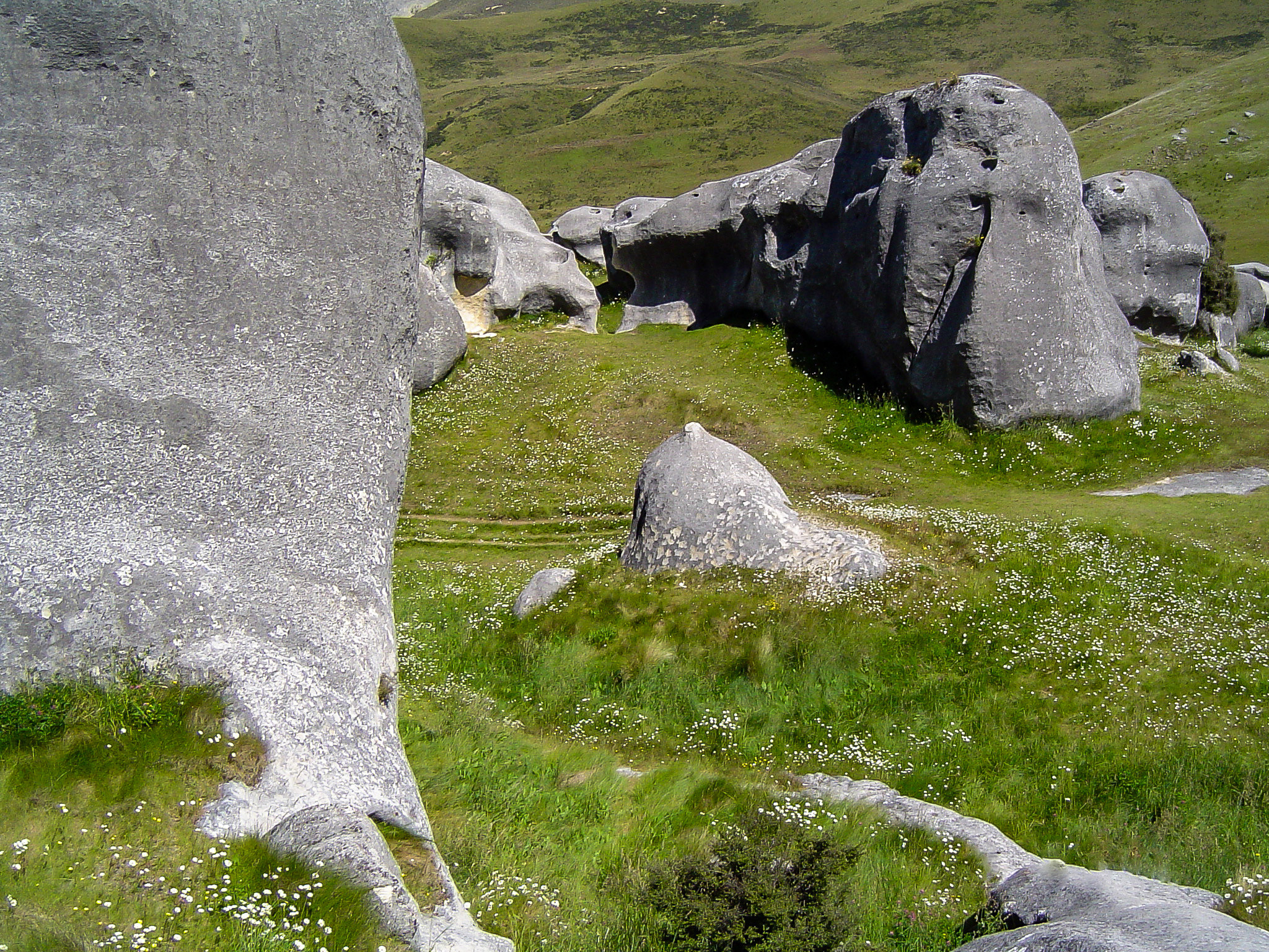 Sony DSC-P72 sample photo. Castle hill rocks 3 photography