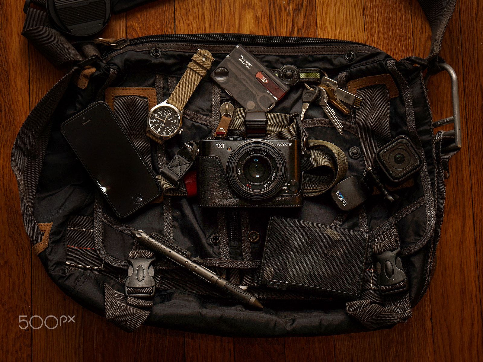 Sony Alpha NEX-7 + Sony Vario-Tessar T* E 16-70mm F4 ZA OSS sample photo. Technology is reshaping my daily gear. photography
