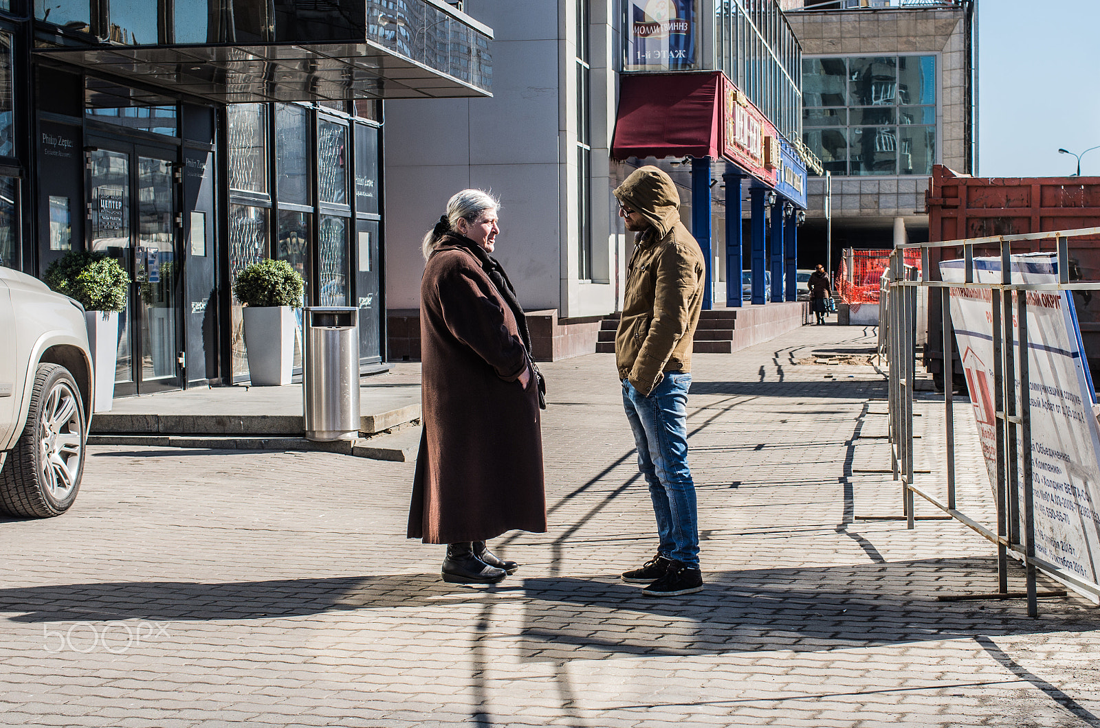 HD Pentax DA 35mm F2.8 Macro Limited sample photo. A confrontation on the street photography