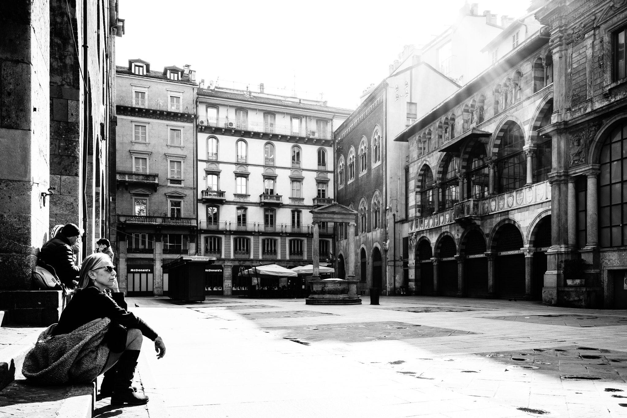 Nikon D610 + Nikon AF Nikkor 28mm F2.8D sample photo. Milano piazza mercanti photography