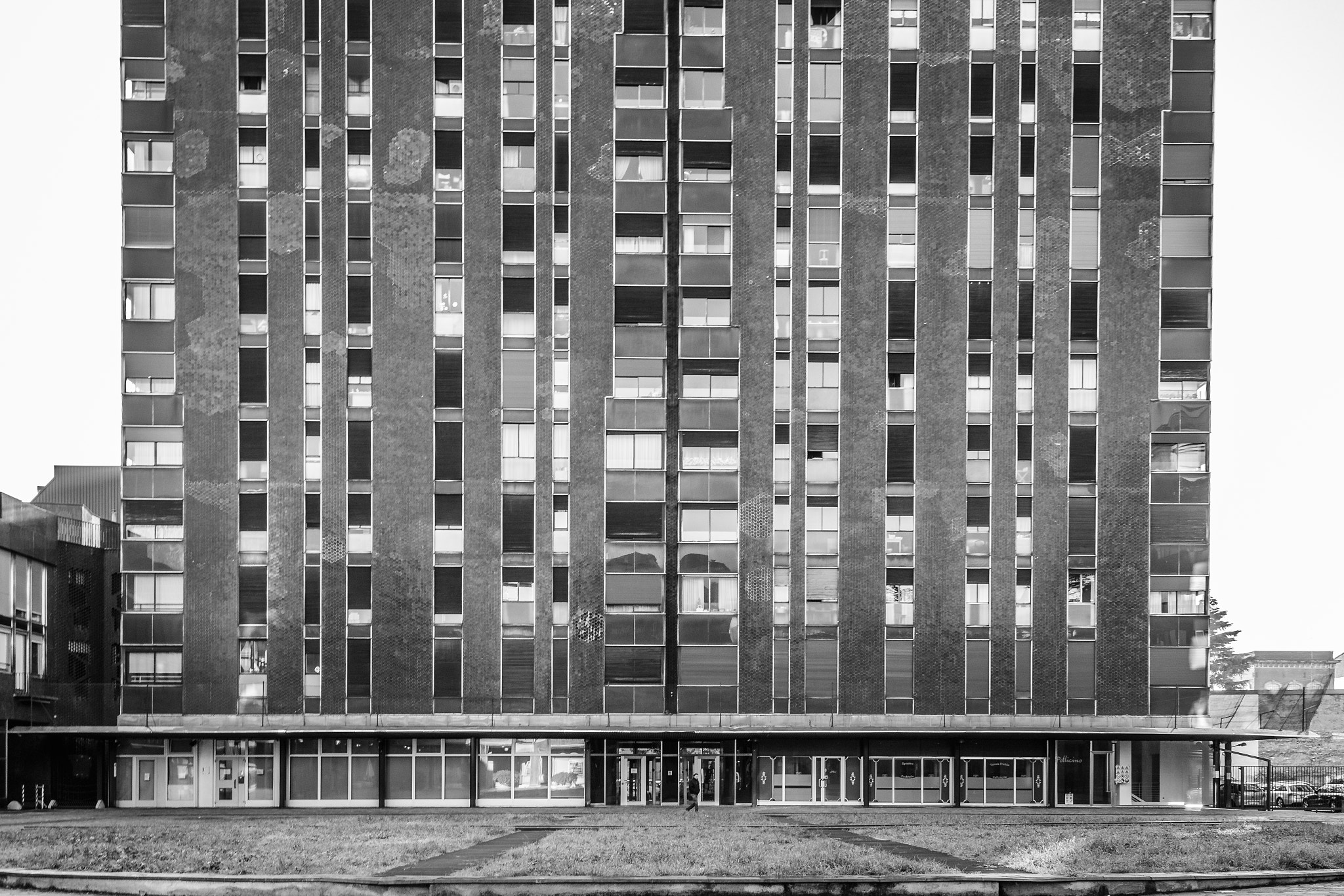 Nikon D610 + Nikon AF Nikkor 28mm F2.8D sample photo. Legnano skyscraper photography